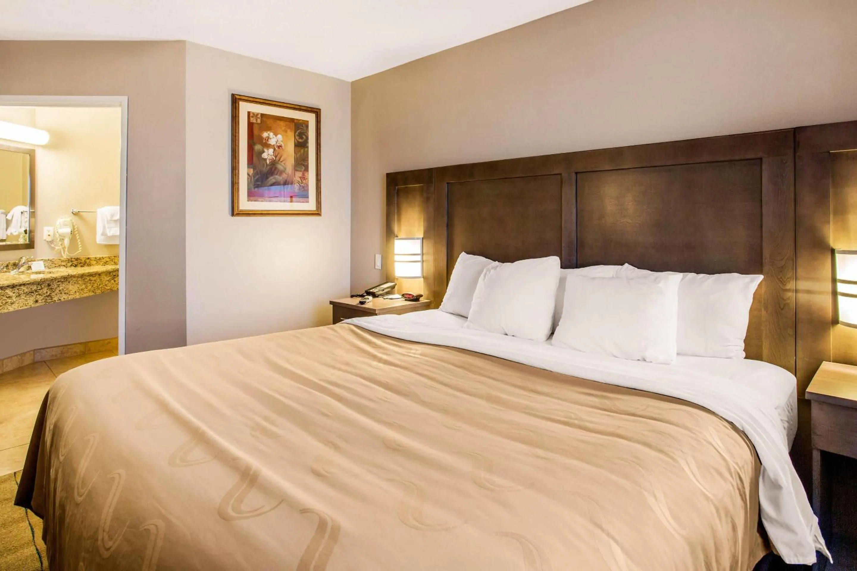 Bedroom, Bed in Quality Inn Moriarty