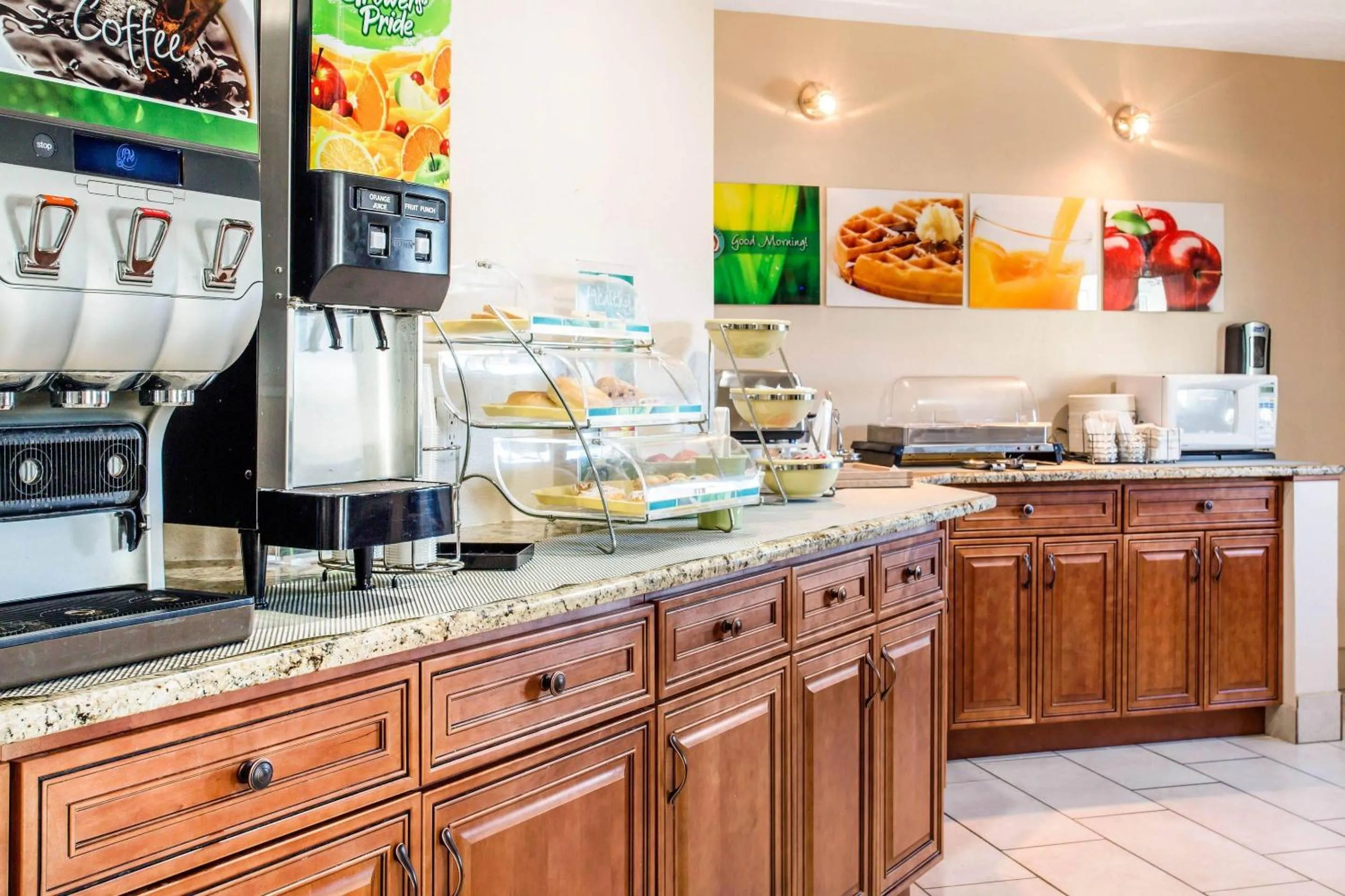 Breakfast in Quality Inn Moriarty