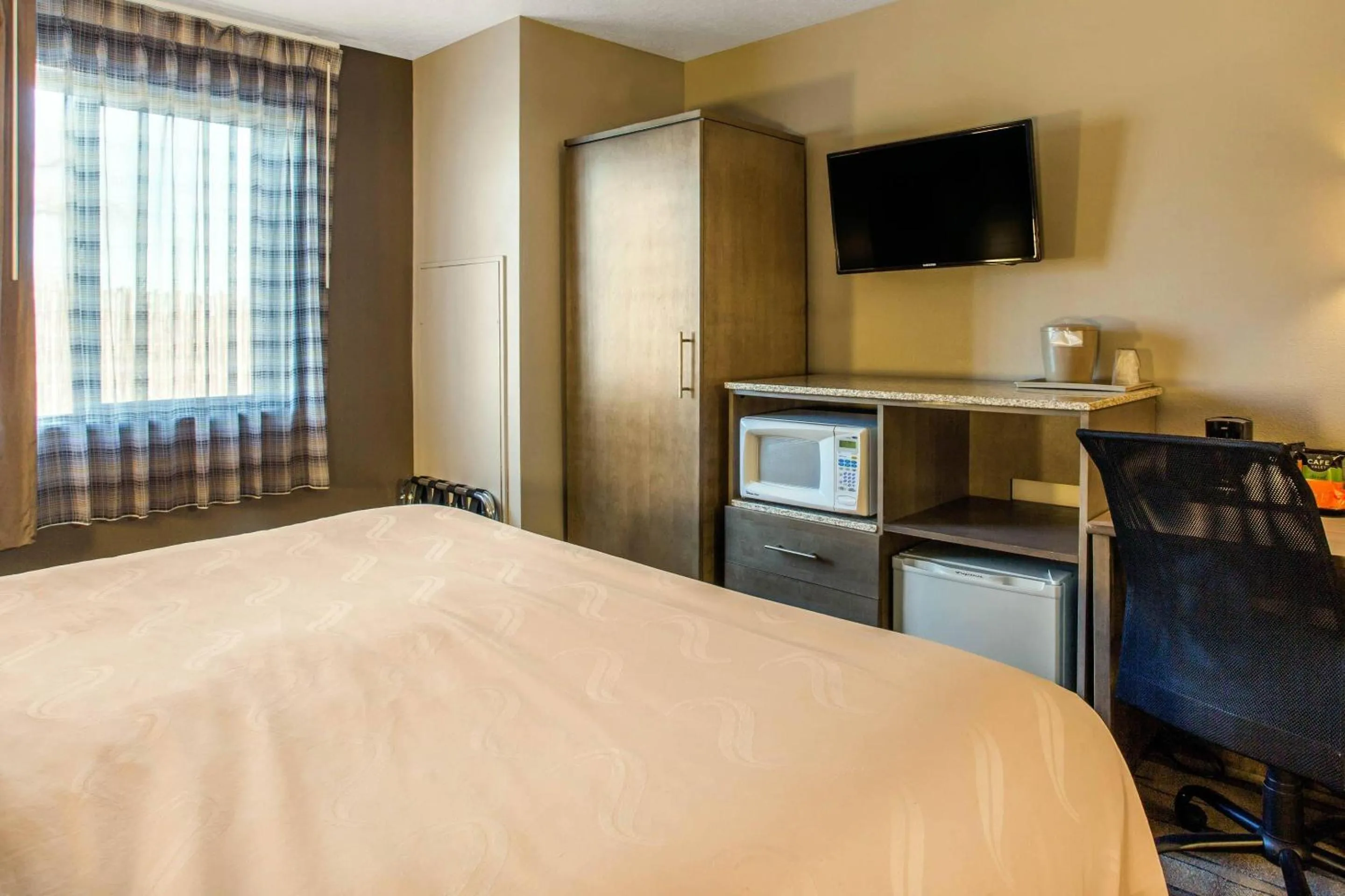 Bedroom, Bed in Quality Inn Moriarty