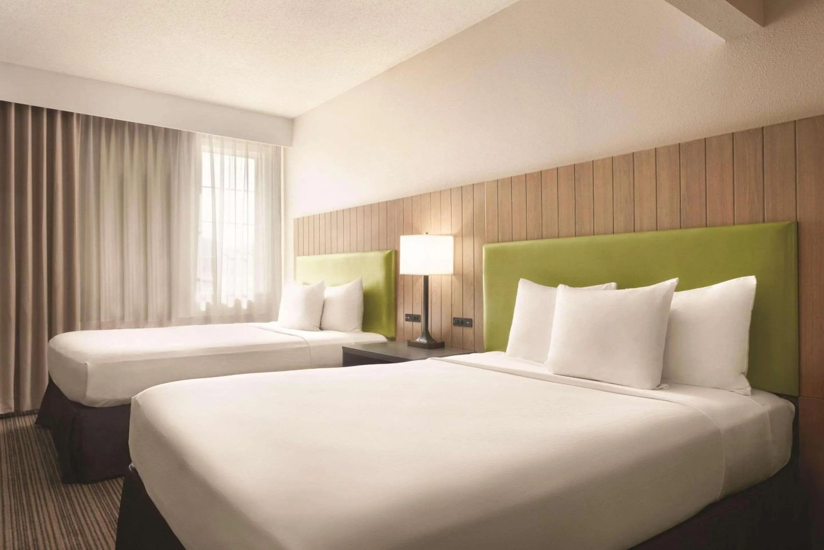 Bedroom in Country Inn & Suites by Radisson, Eagan, MN