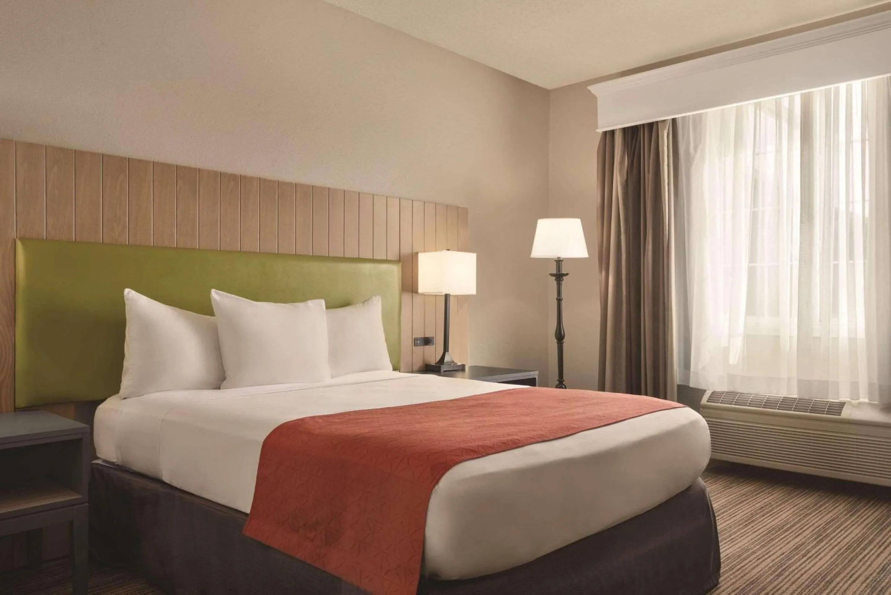 Bedroom in Country Inn & Suites by Radisson, Eagan, MN