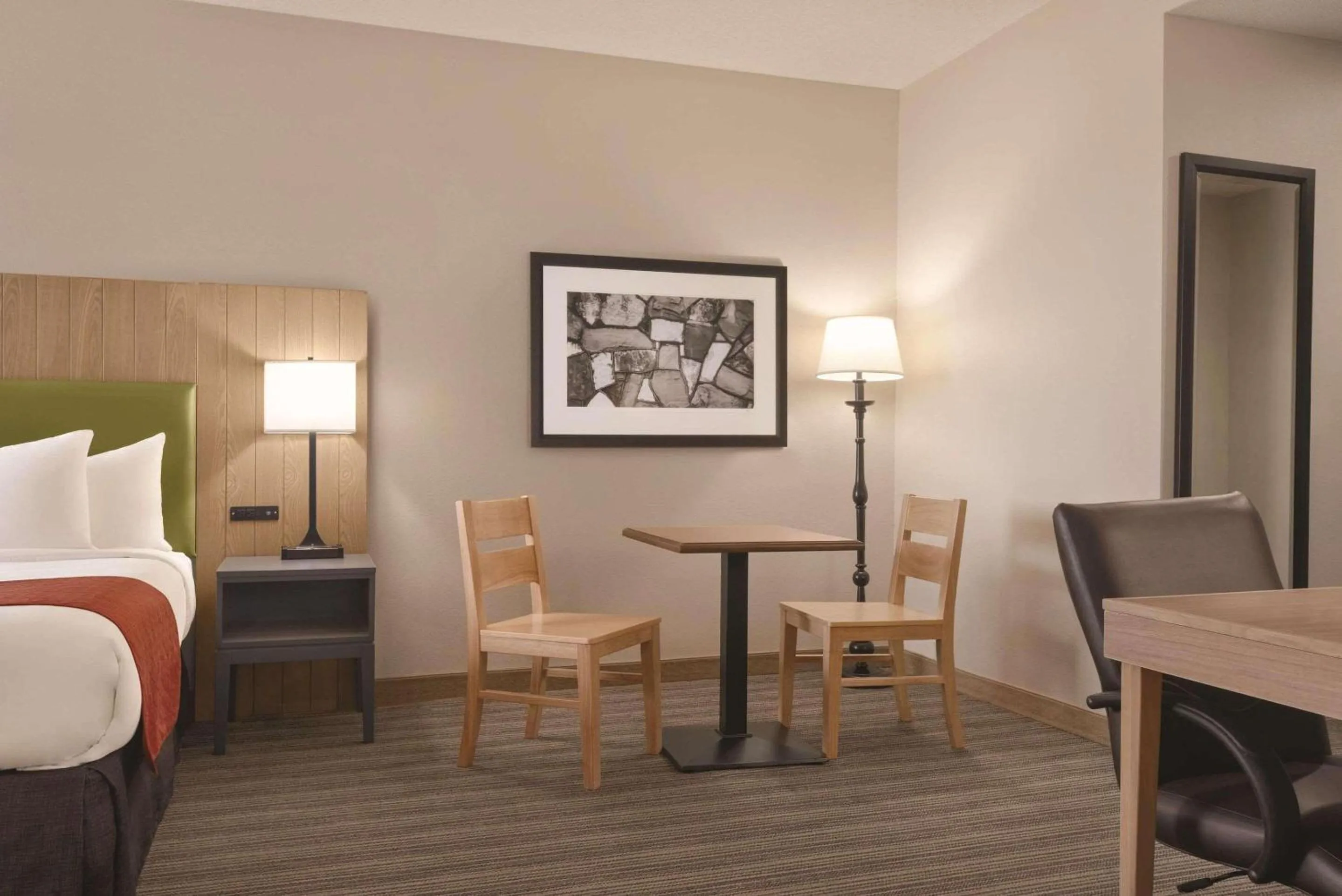 Bedroom in Country Inn & Suites by Radisson, Eagan, MN