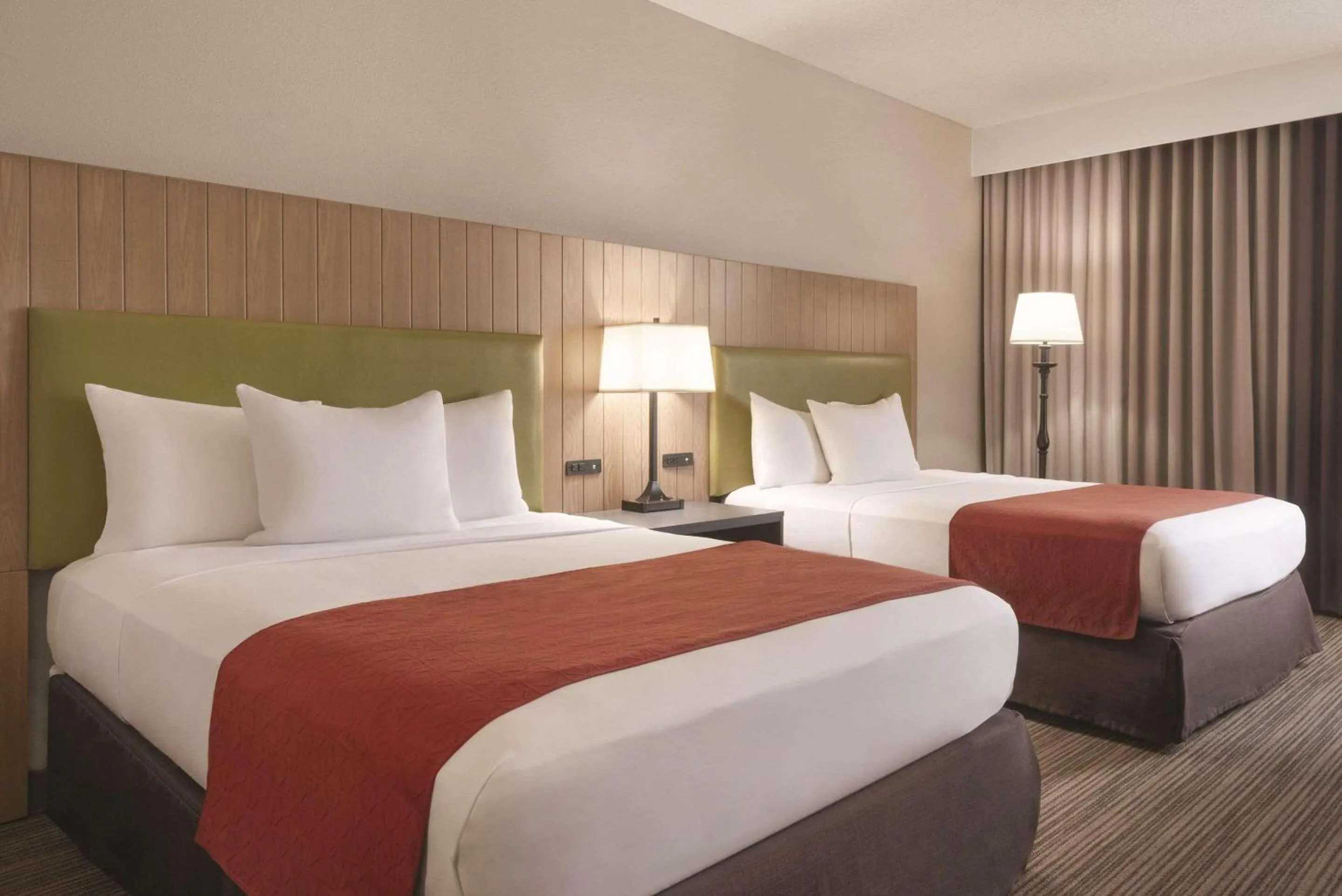 Bedroom in Country Inn & Suites by Radisson, Eagan, MN