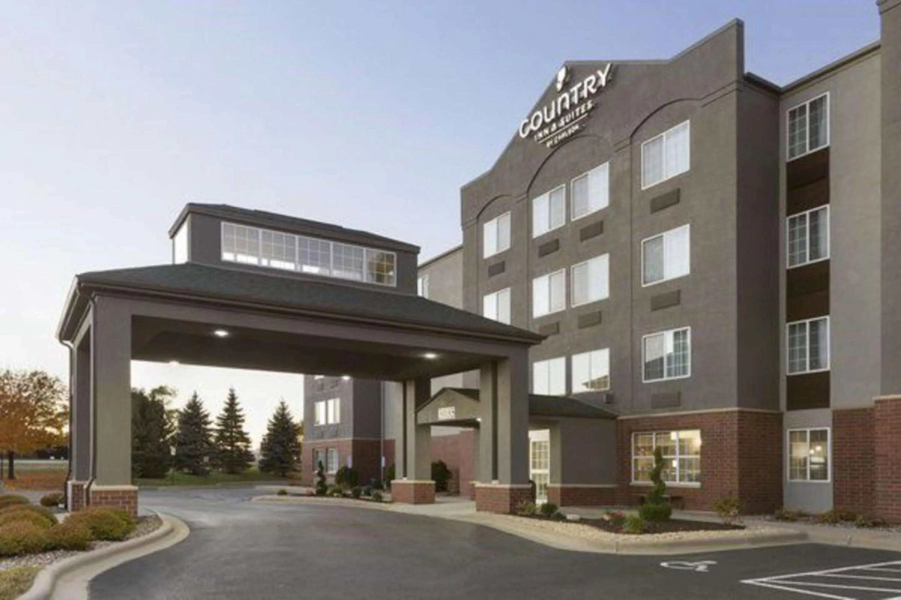 Property building in Country Inn & Suites by Radisson, Eagan, MN