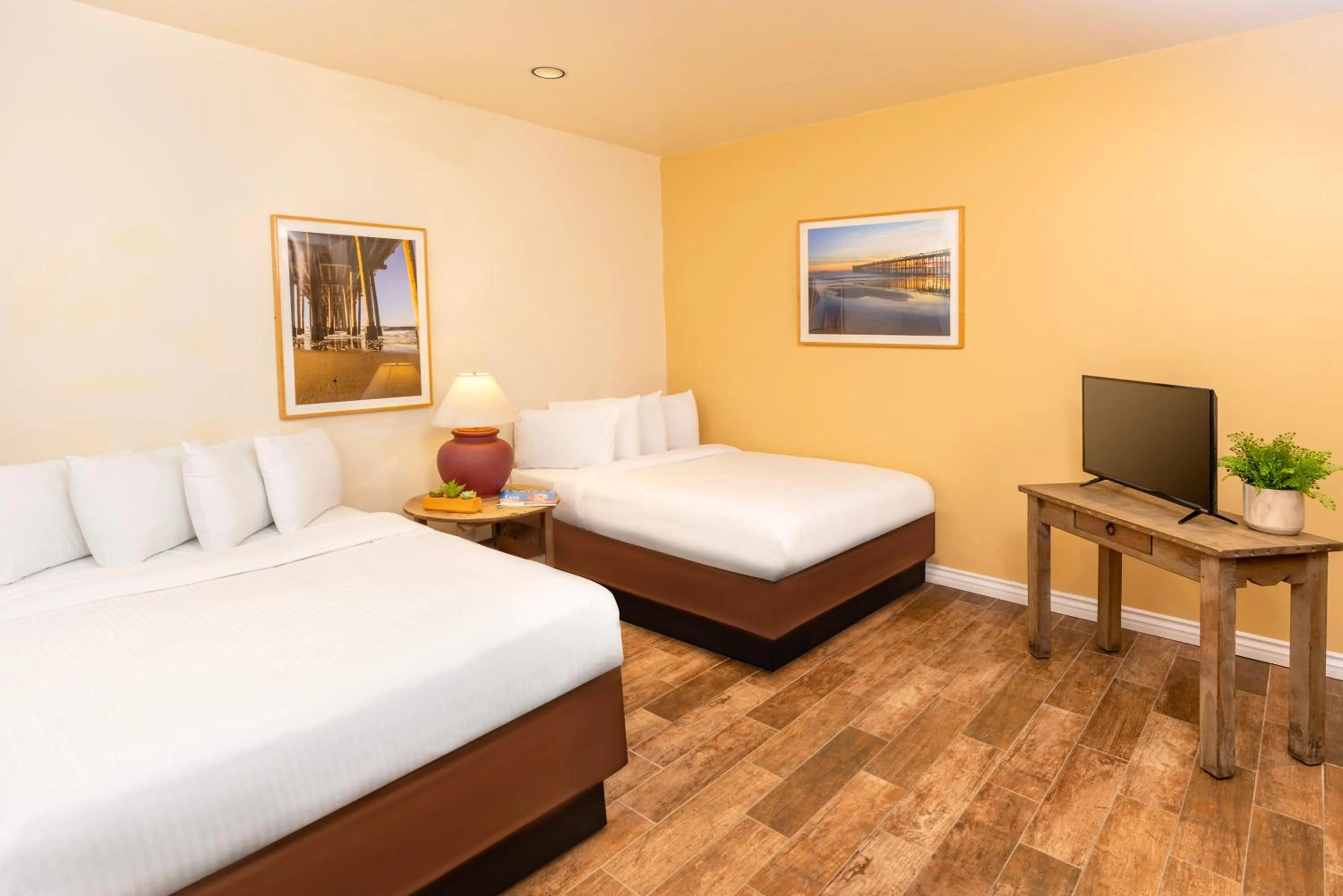 Bedroom, Bed in Clocktower Inn Ventura