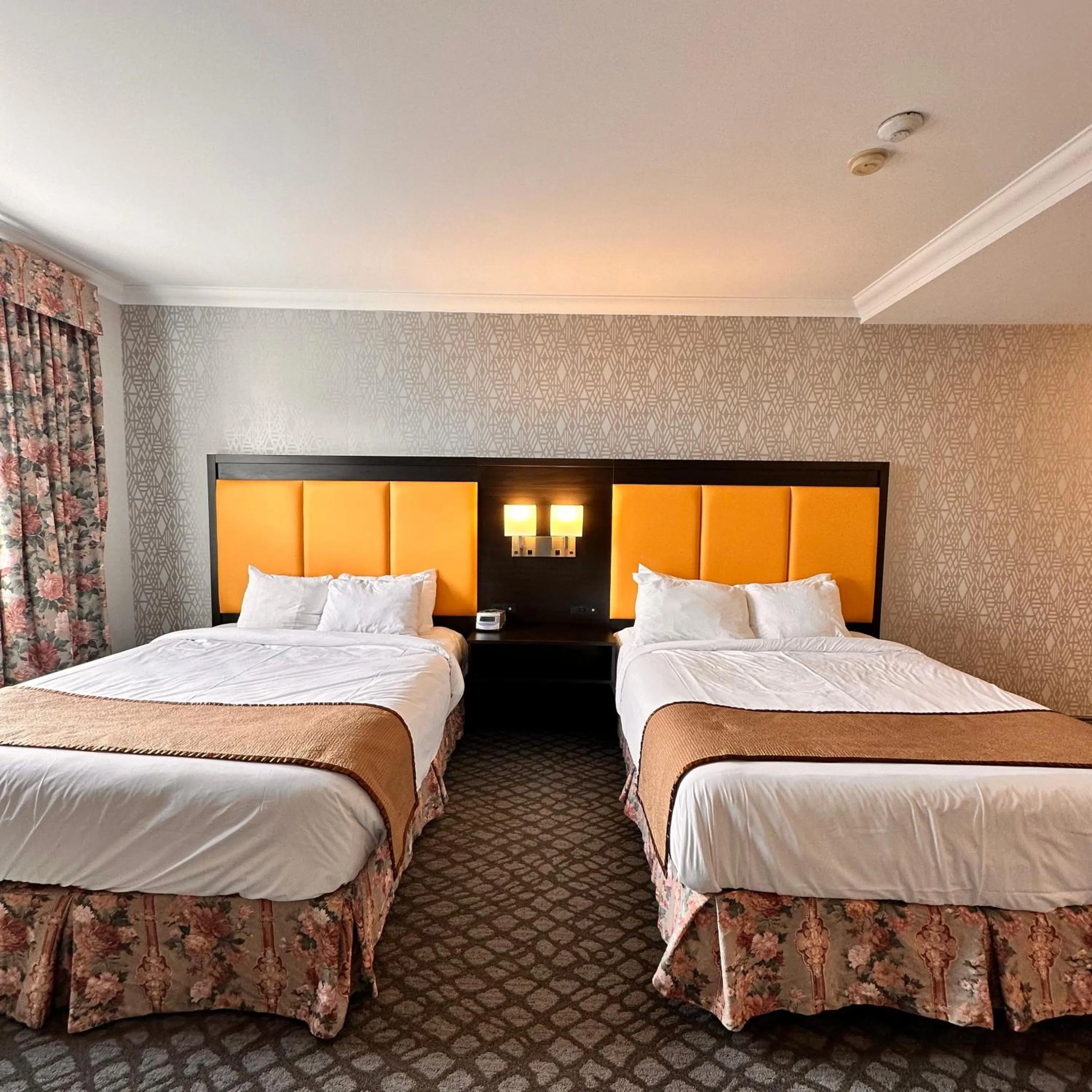 Bed in The Gananoque Inn