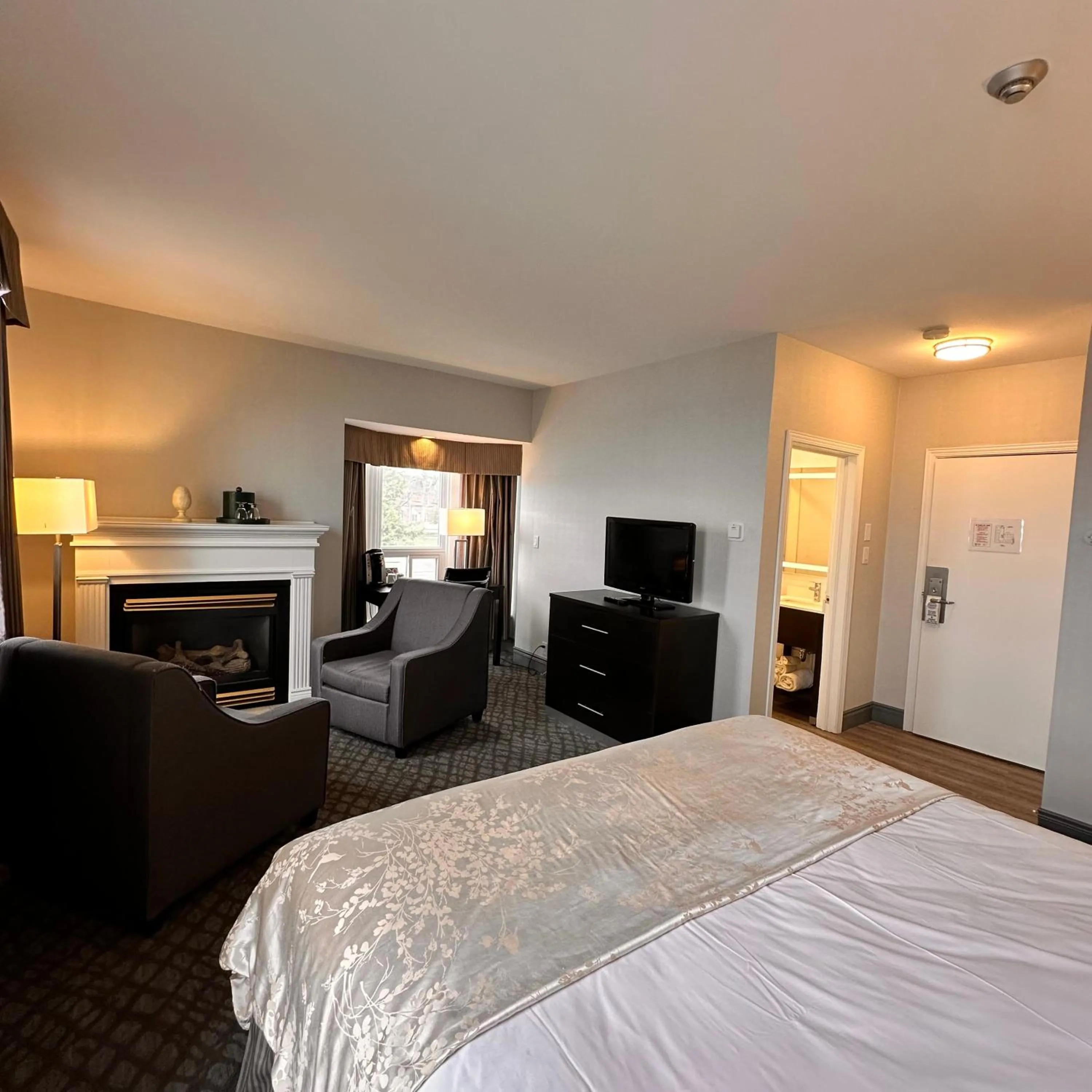 Bed in The Gananoque Inn