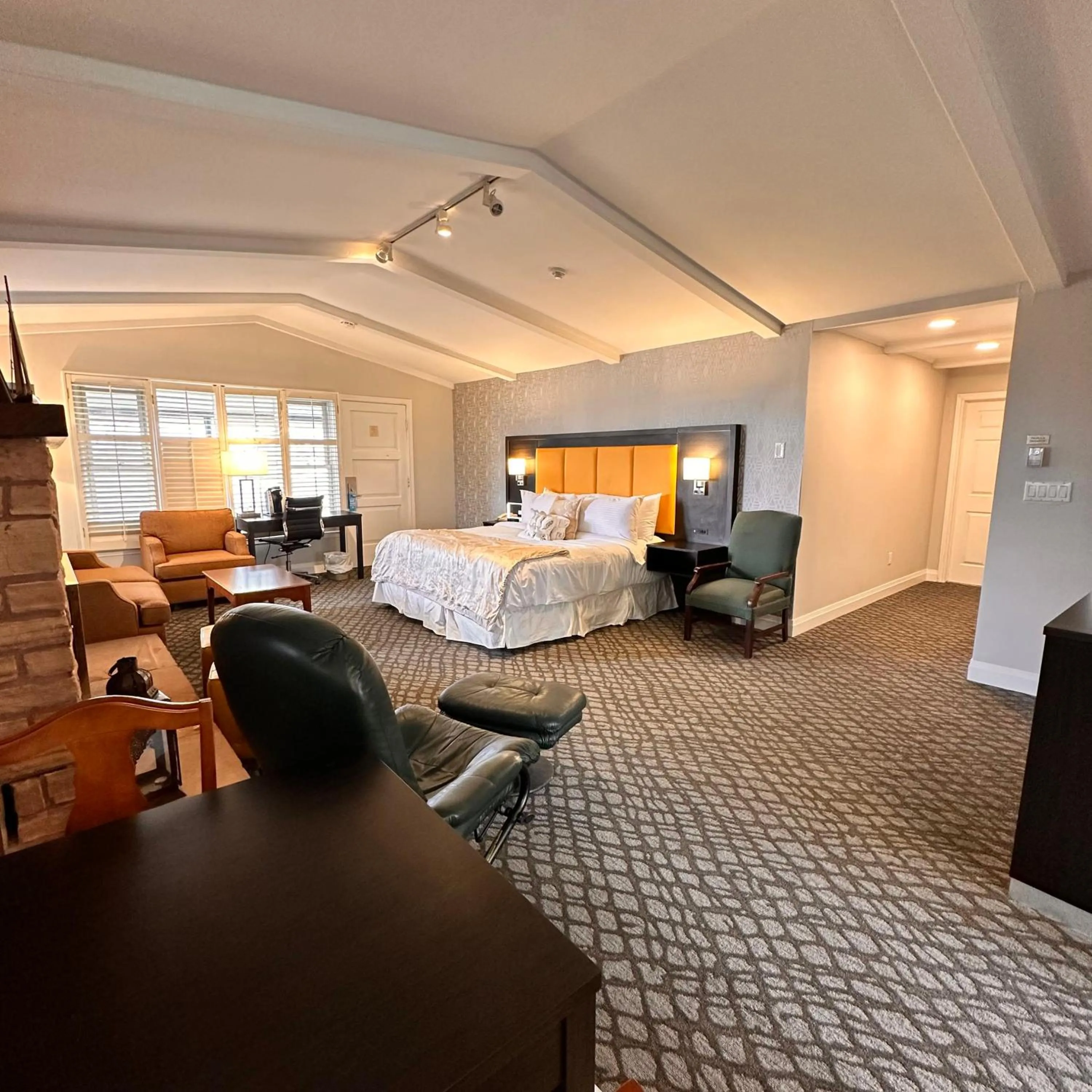 Bed in The Gananoque Inn