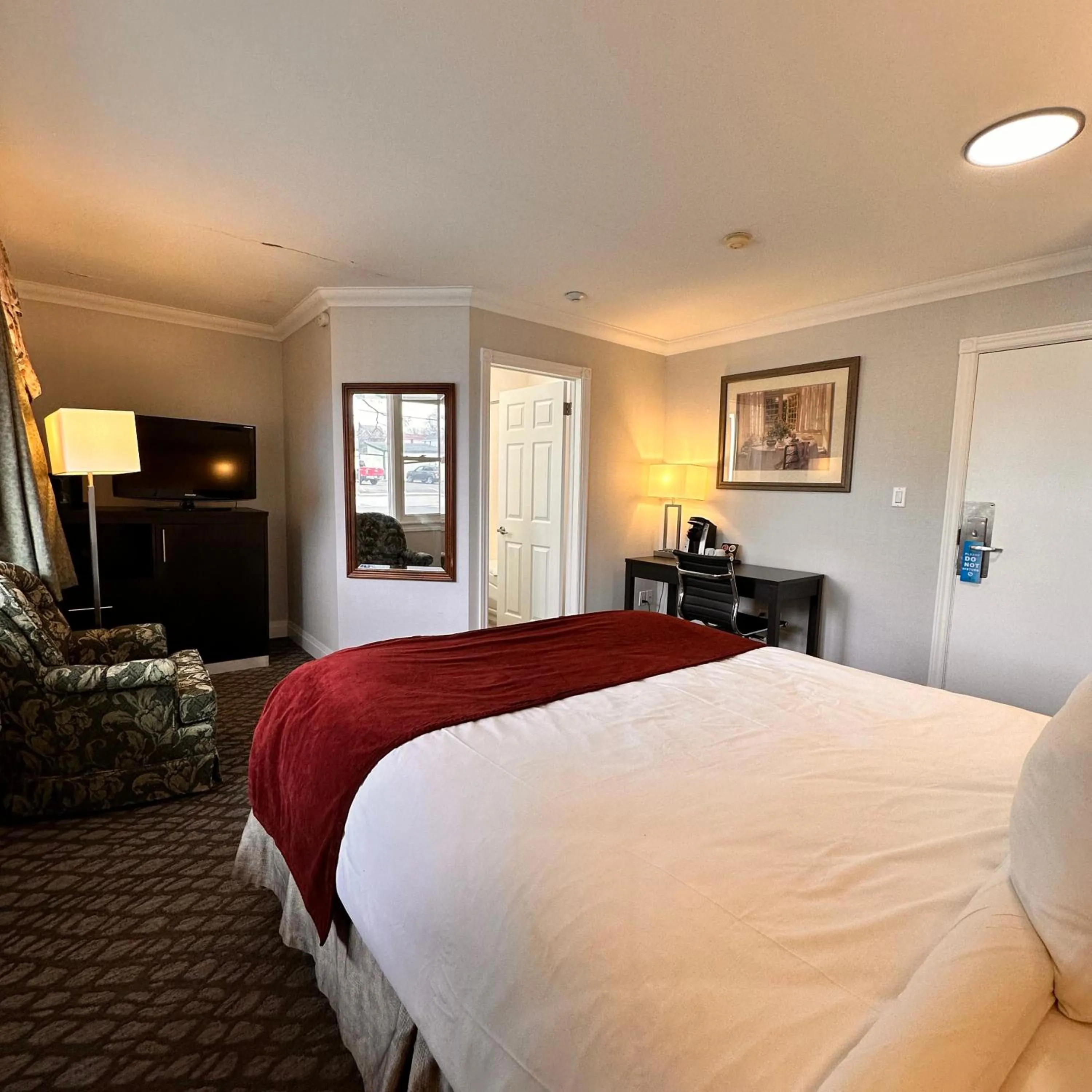 Bed in The Gananoque Inn