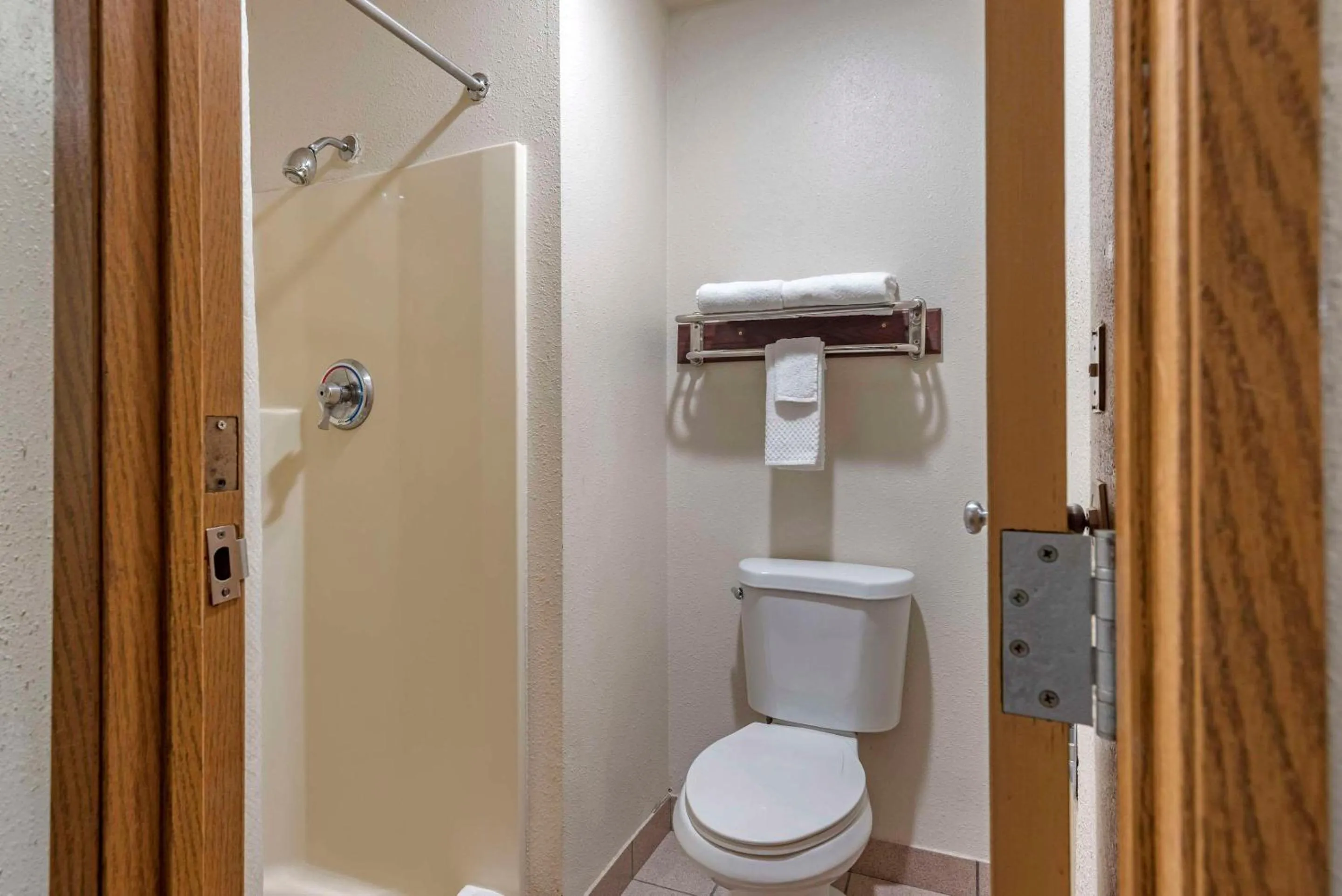 Bedroom in Econo Lodge Portland Airport