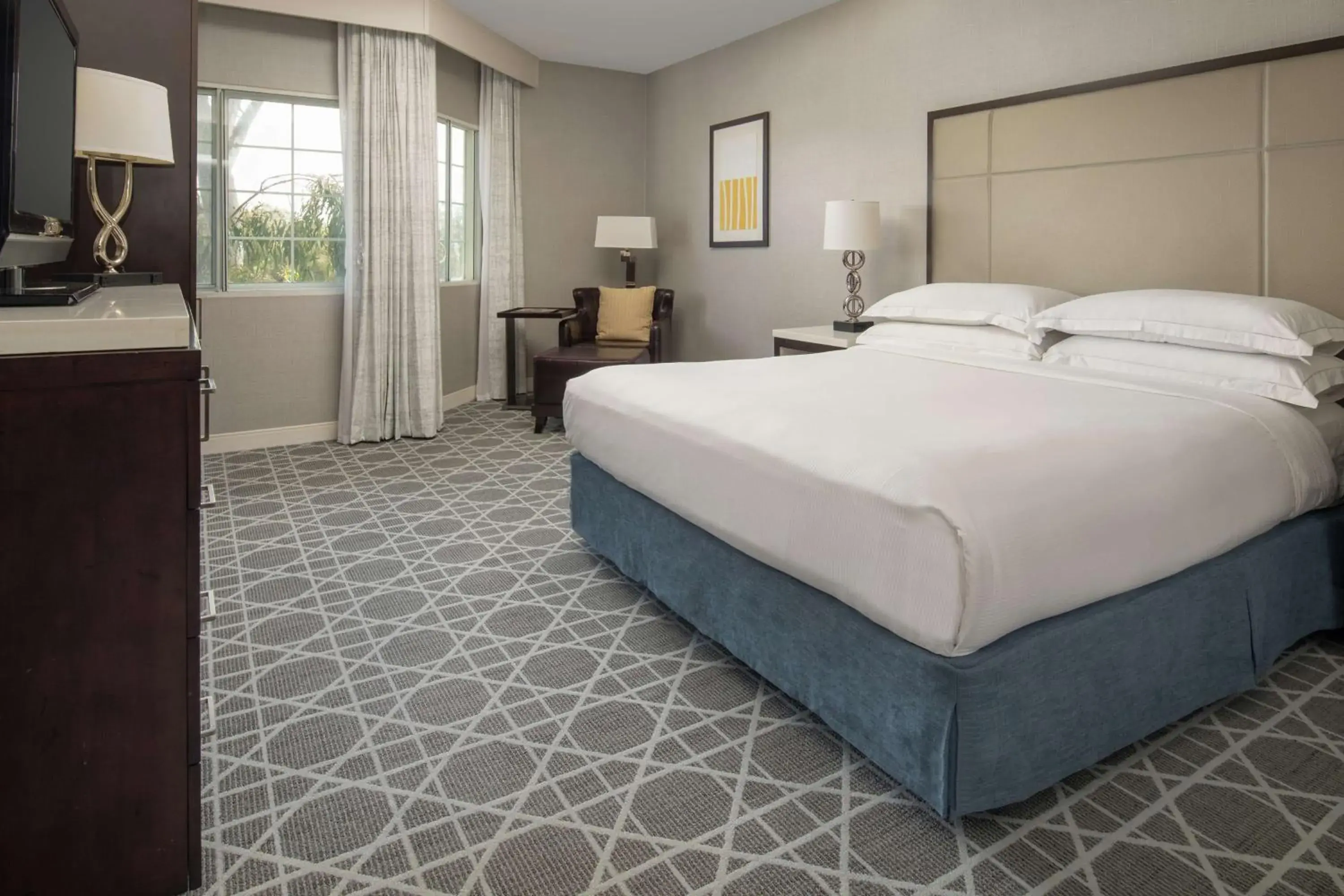 King Room with Bath Tub - Mobility Access in Hilton San Diego/Del Mar King Room with Bath Tub - Mobility Access in Hilton San Diego/Del Mar