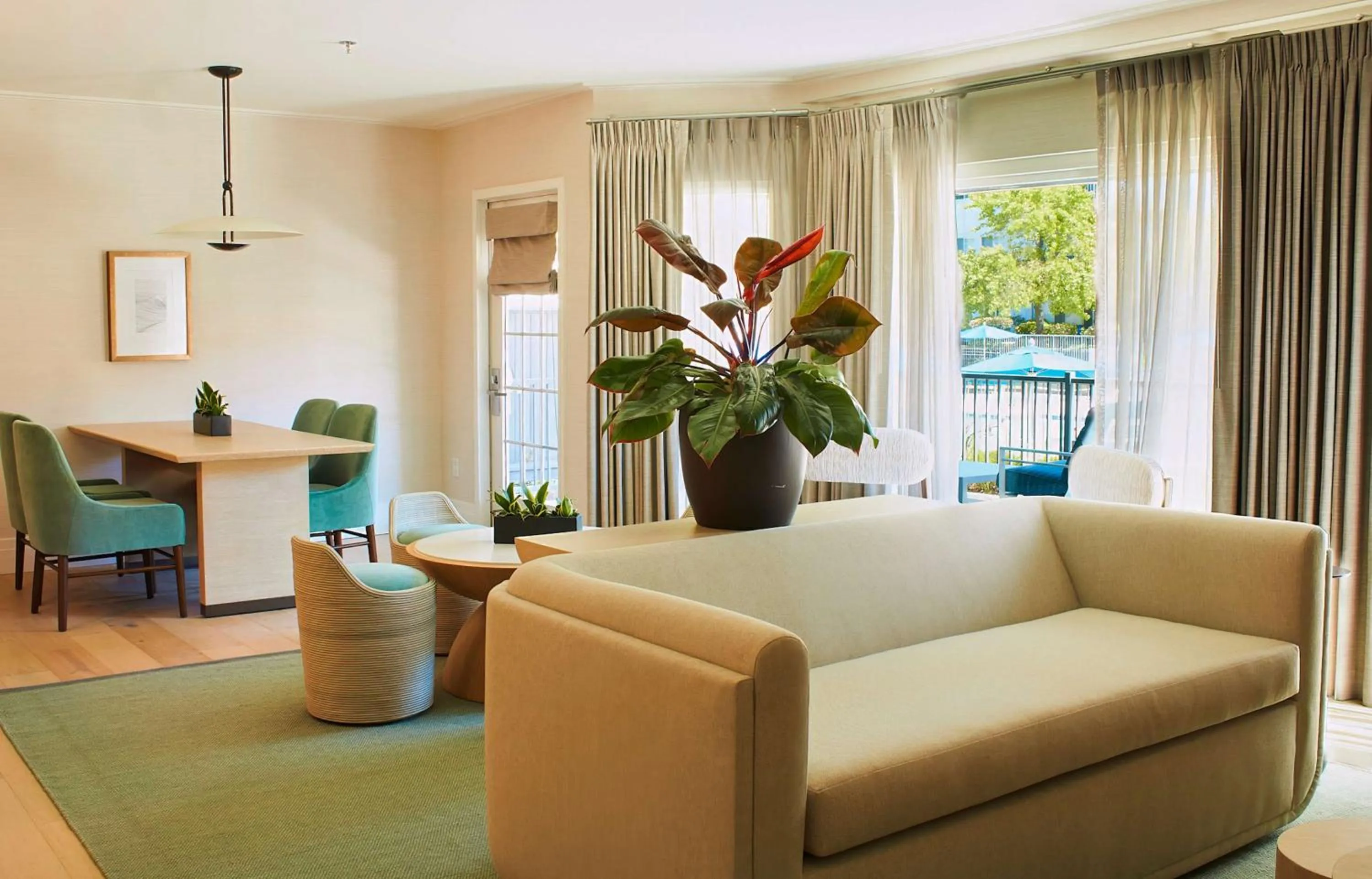 Living room in Hilton San Diego/Del Mar