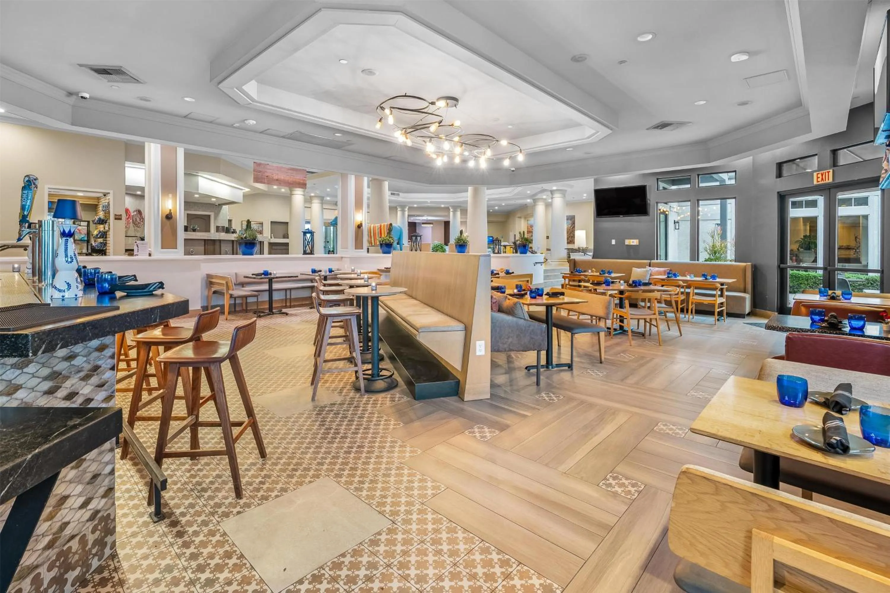 Restaurant/places to eat in Hilton San Diego/Del Mar