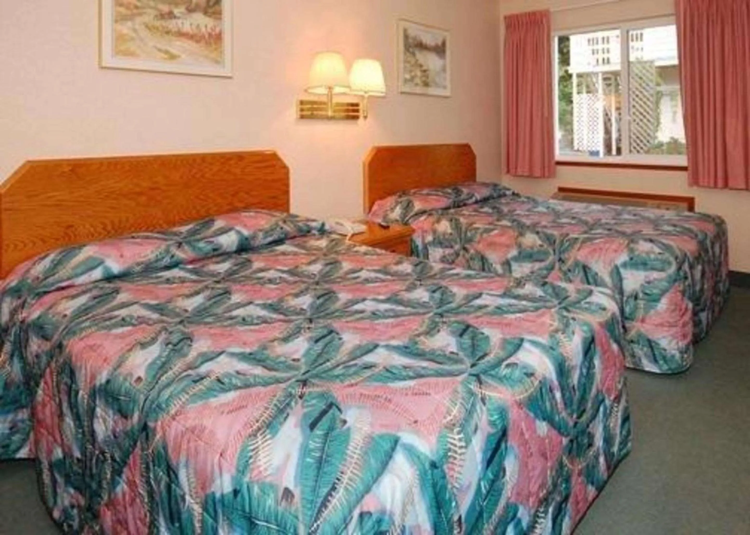 Photo of the whole room in Rodeway Inn Stevenson