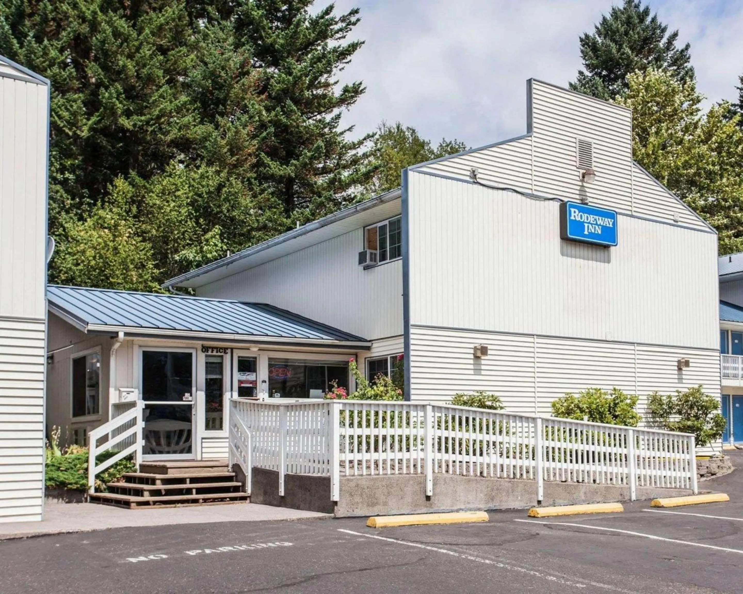 Property building in Rodeway Inn Stevenson