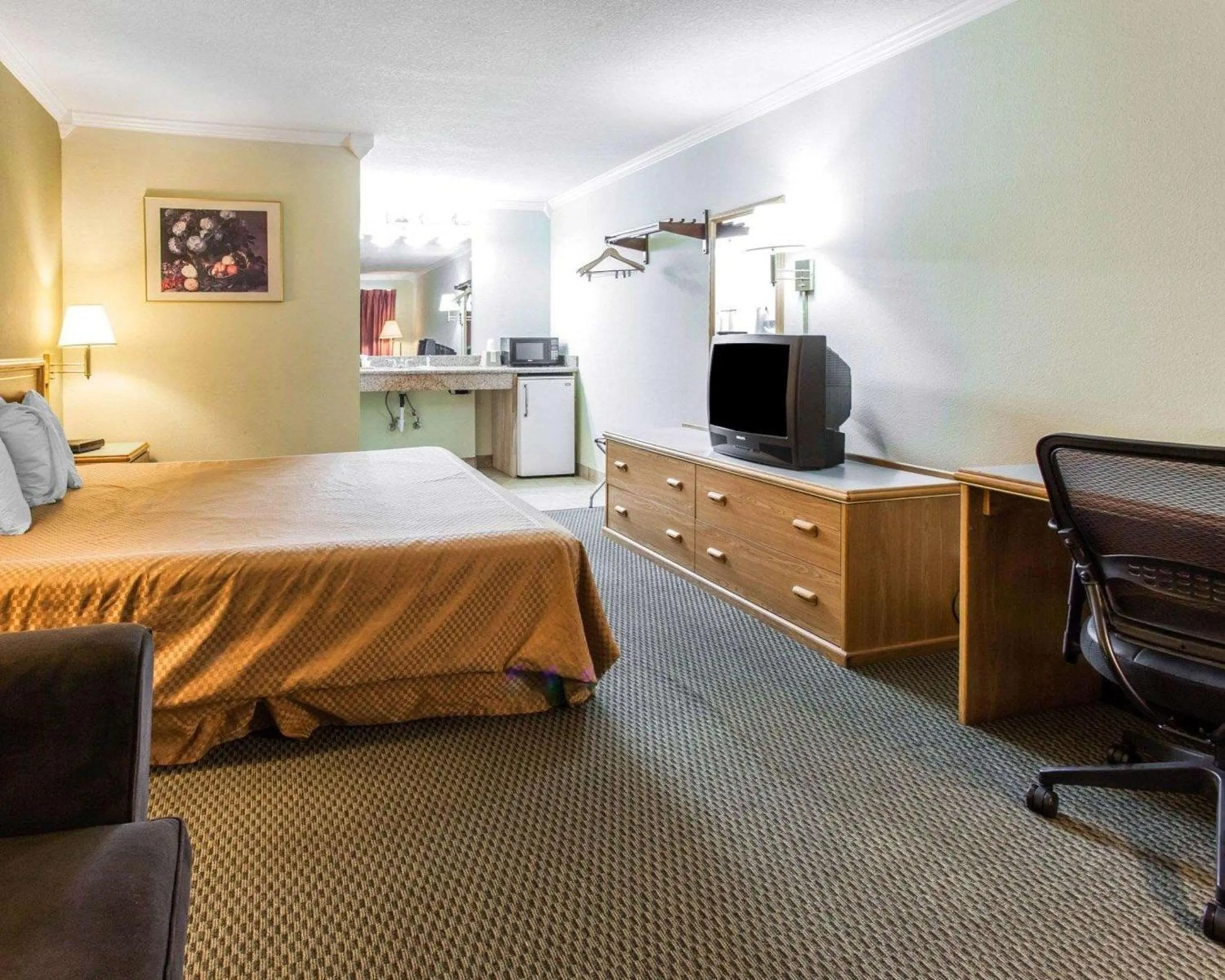 Photo of the whole room in Rodeway Inn Stevenson