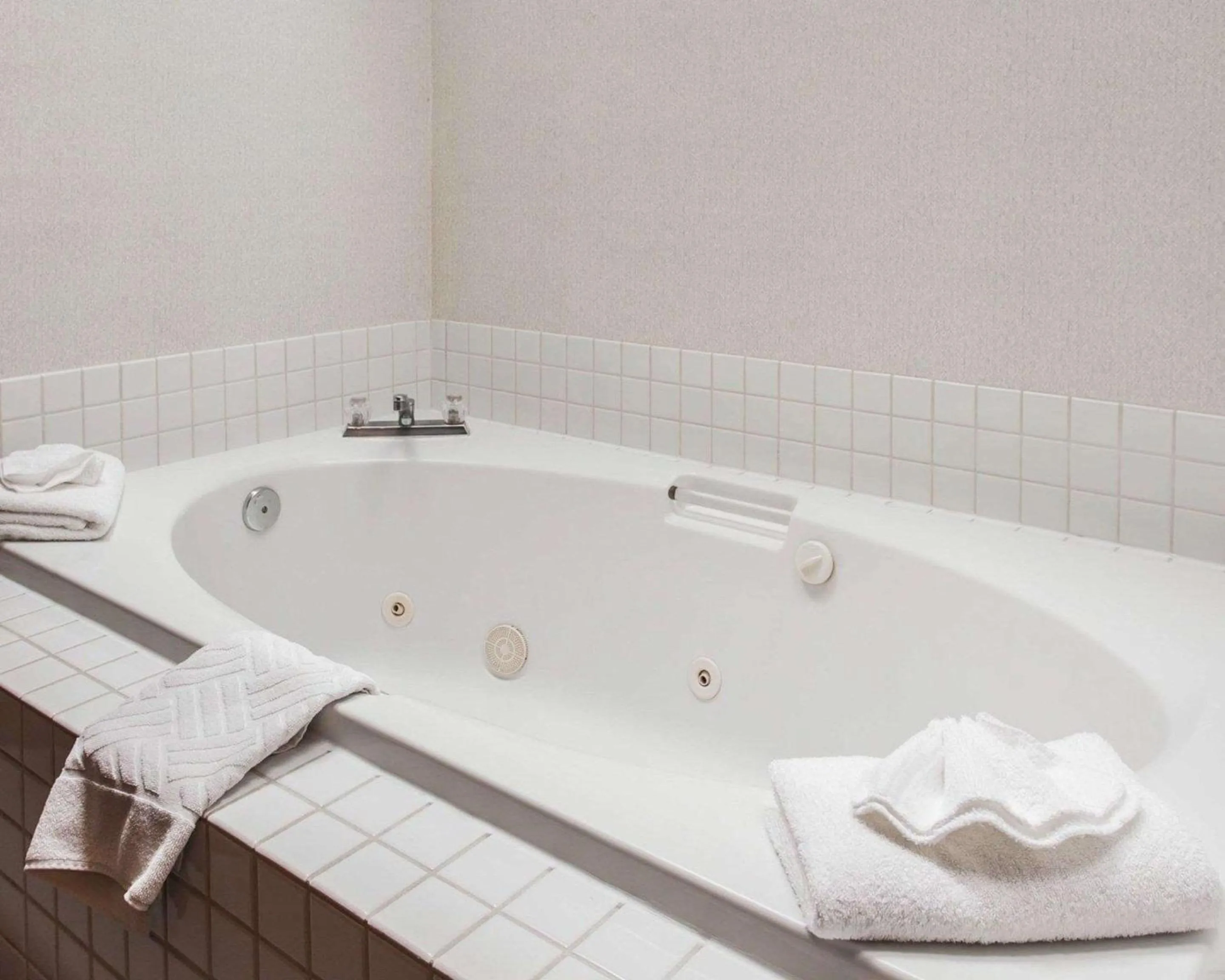 Photo of the whole room in Rodeway Inn Stevenson