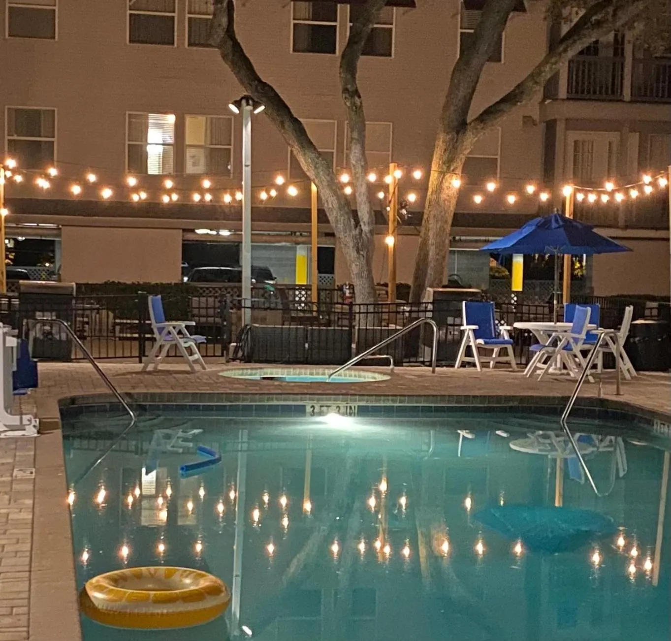 Swimming pool in Royal Dunes