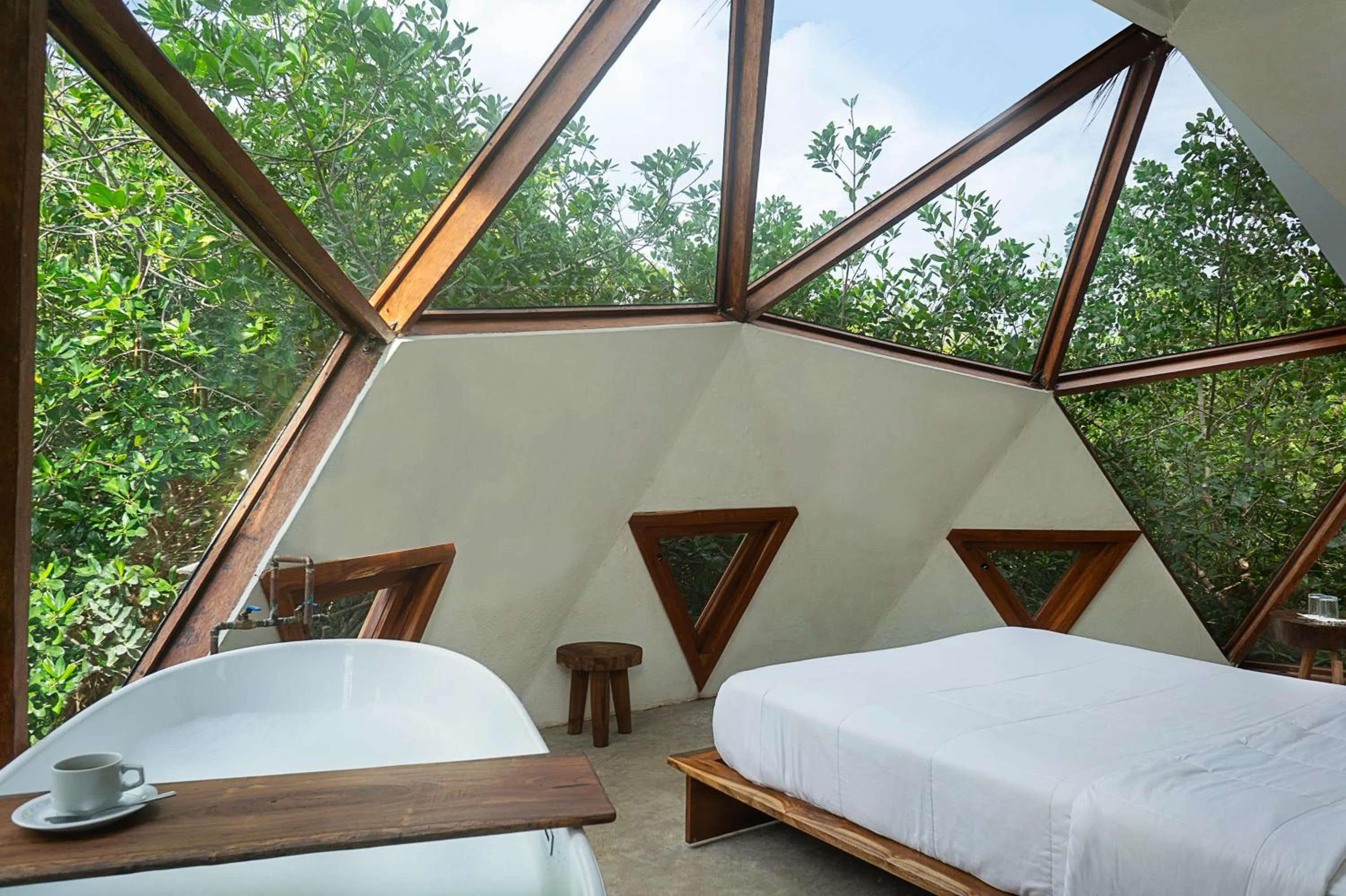 Garden view, Bed in Mamasan Treehouses & Cabins