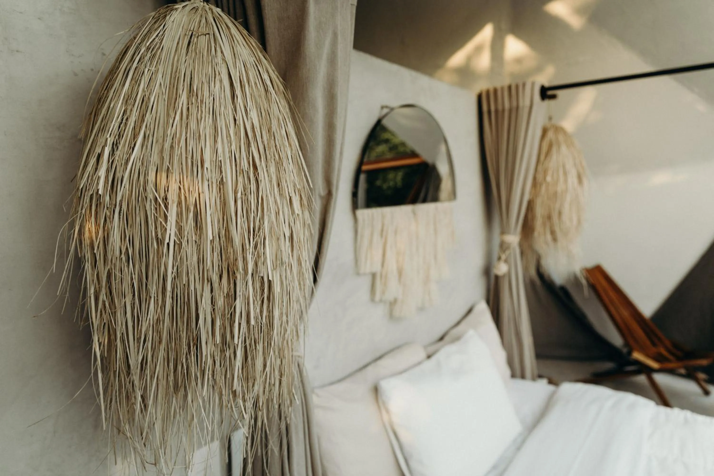 Bed in Mamasan Treehouses & Cabins