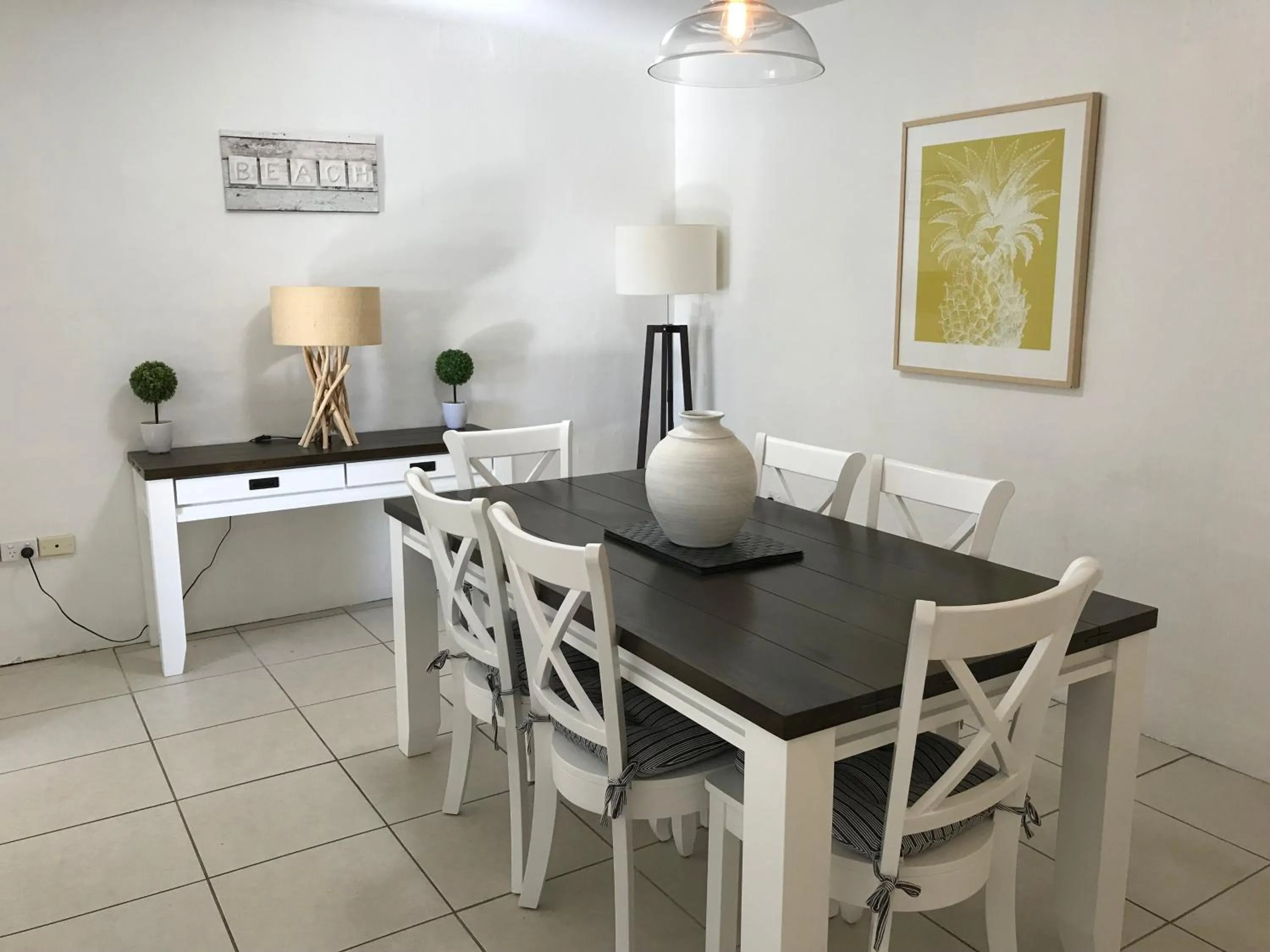 Dining area in Noosa Boutique Apartments & Elkhorn Villas