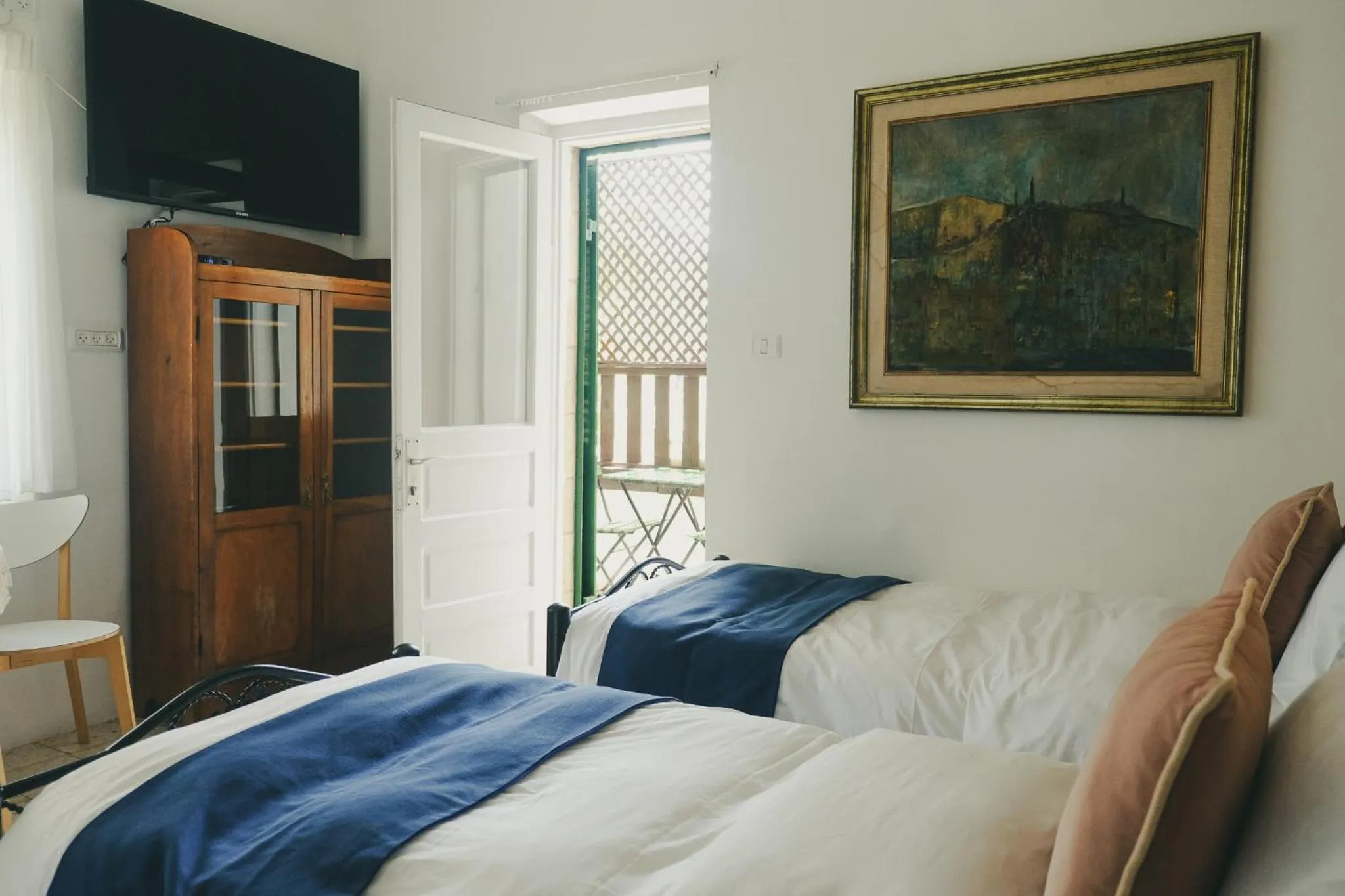 Balcony/Terrace, Bed in Tzefania Hotel