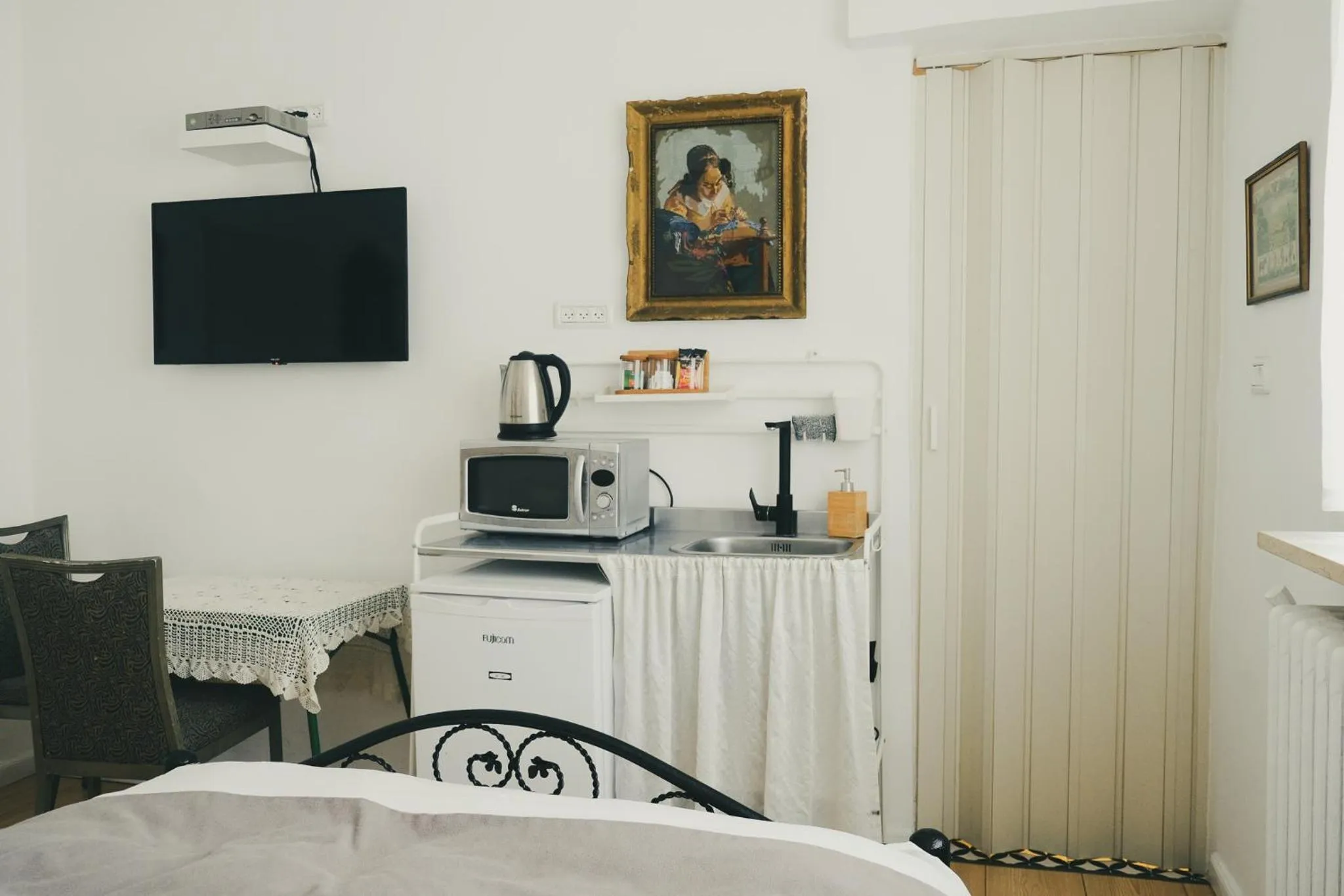 TV and multimedia, Bed in Tzefania Hotel