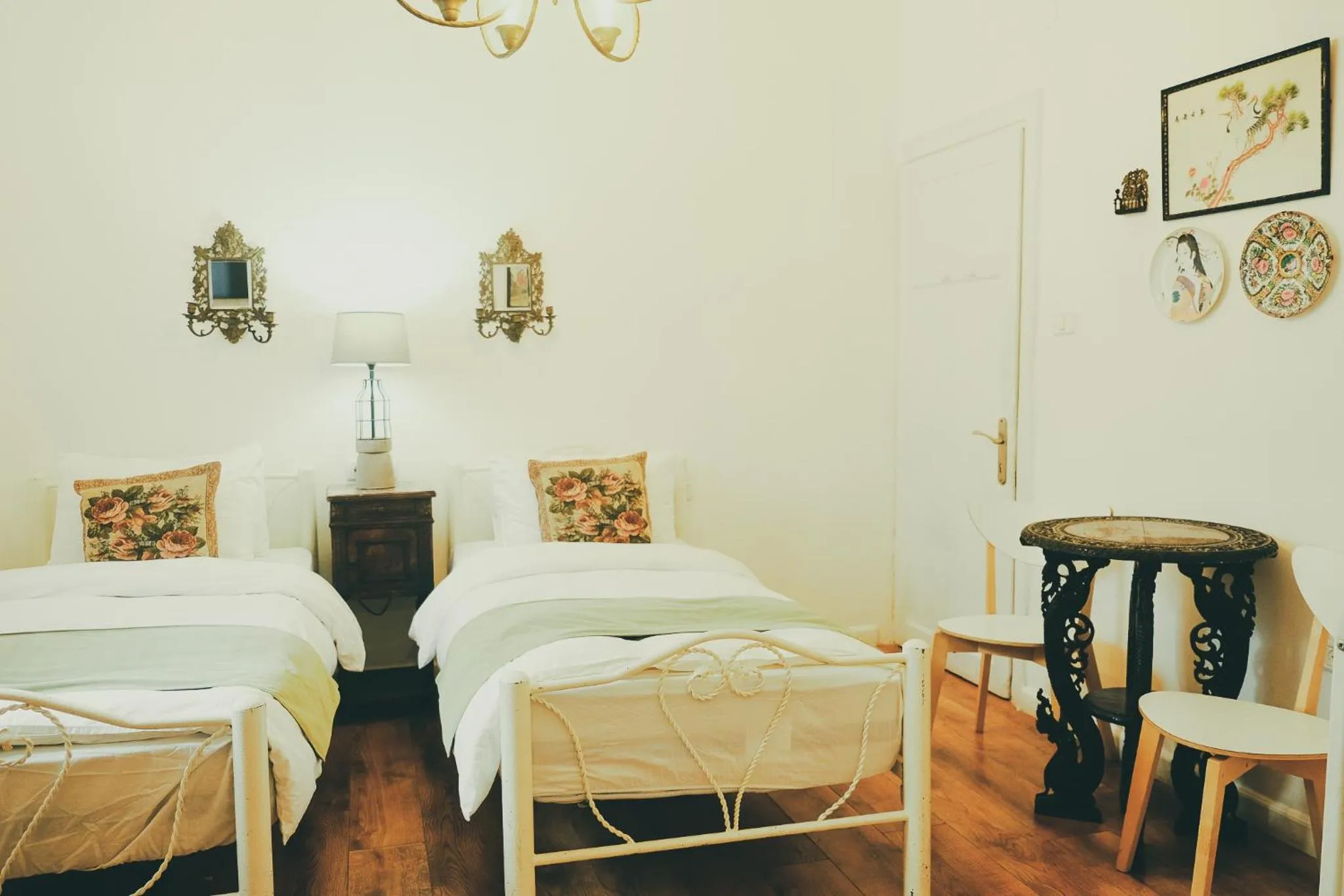 Seating area, Bed in Tzefania Hotel