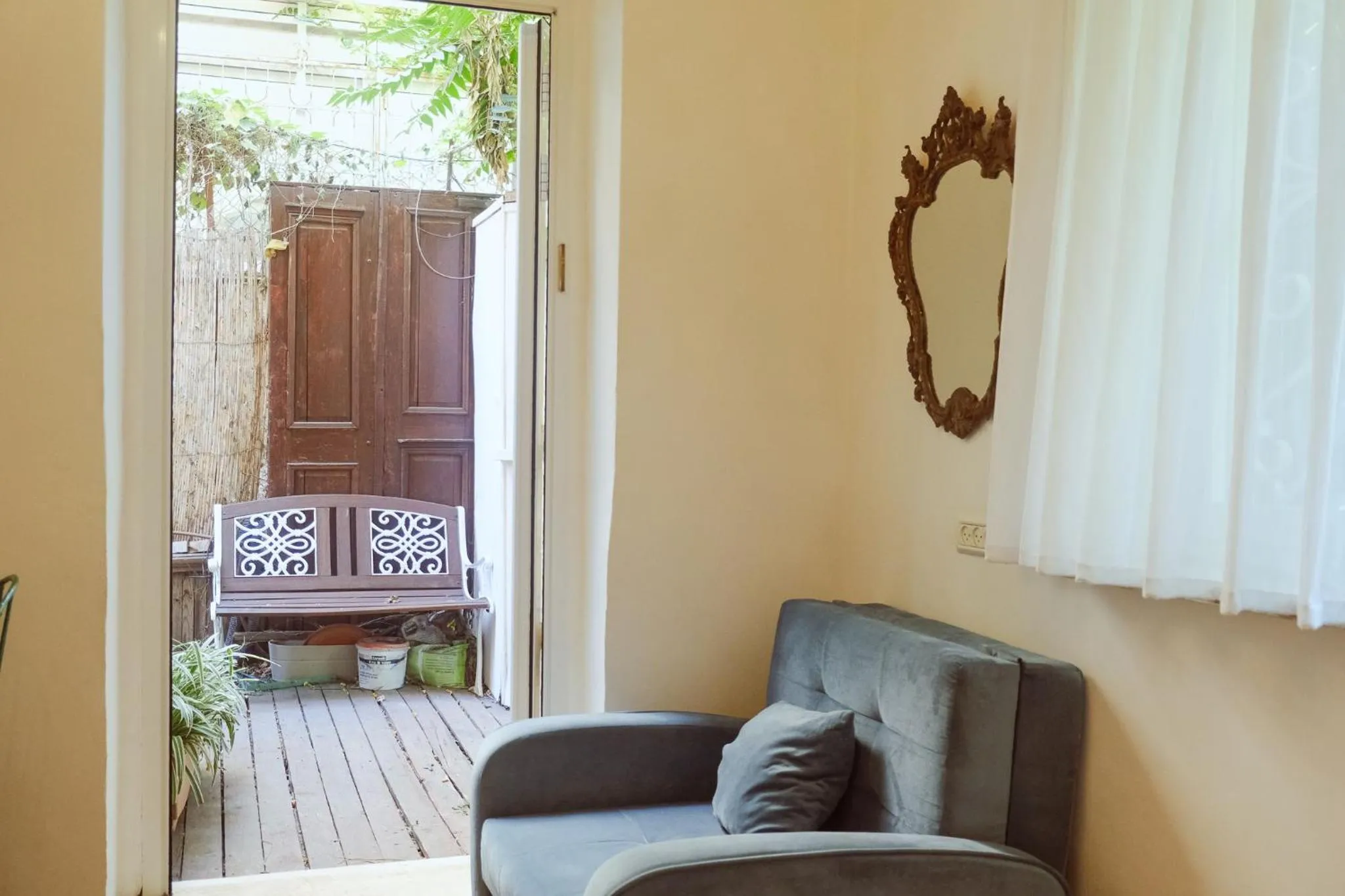 Garden in Tzefania Hotel