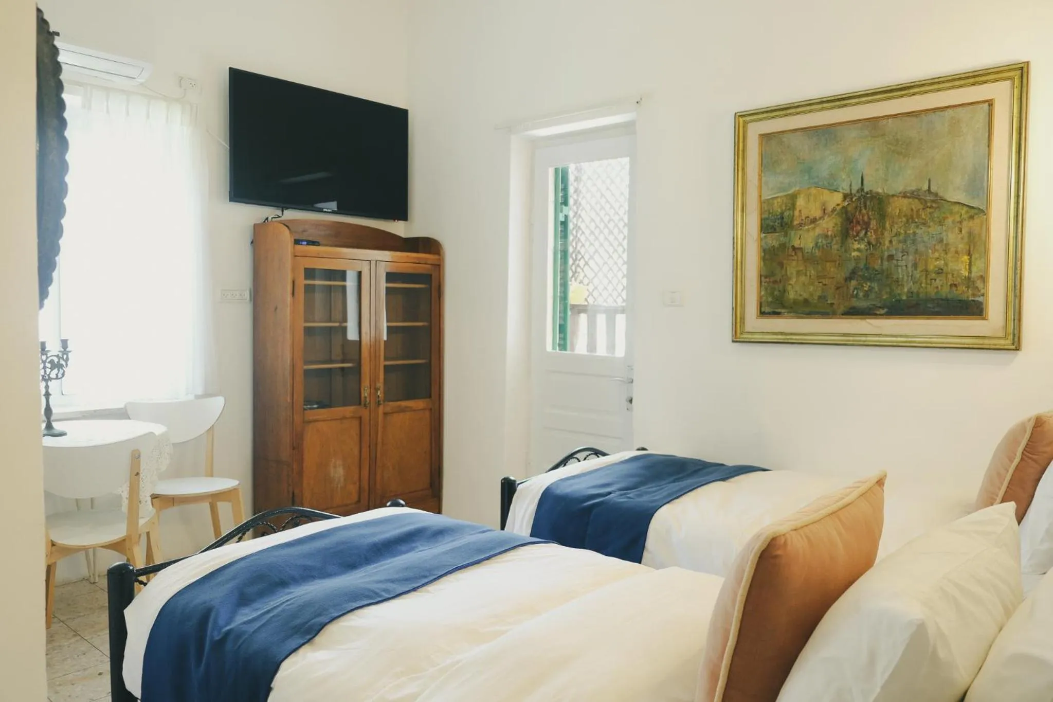 TV and multimedia, Bed in Tzefania Hotel