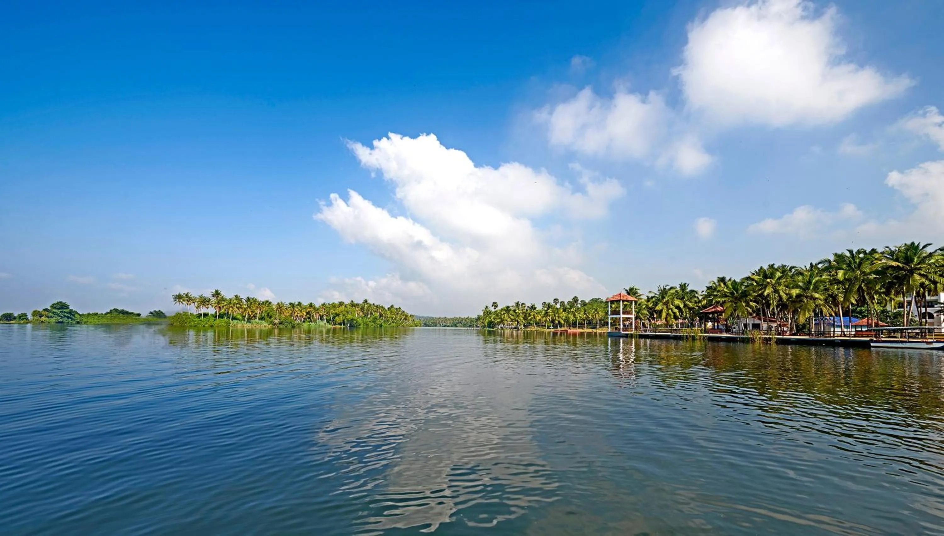 Natural landscape in Estuary Sarovar Premiere Poovar Island