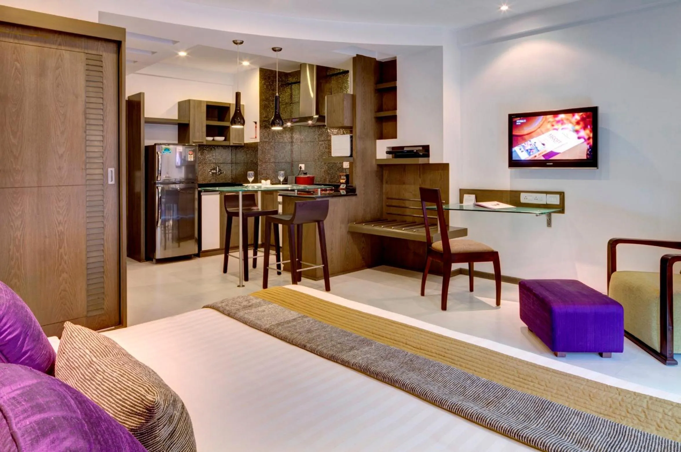 Photo of the whole room in Melange Astris