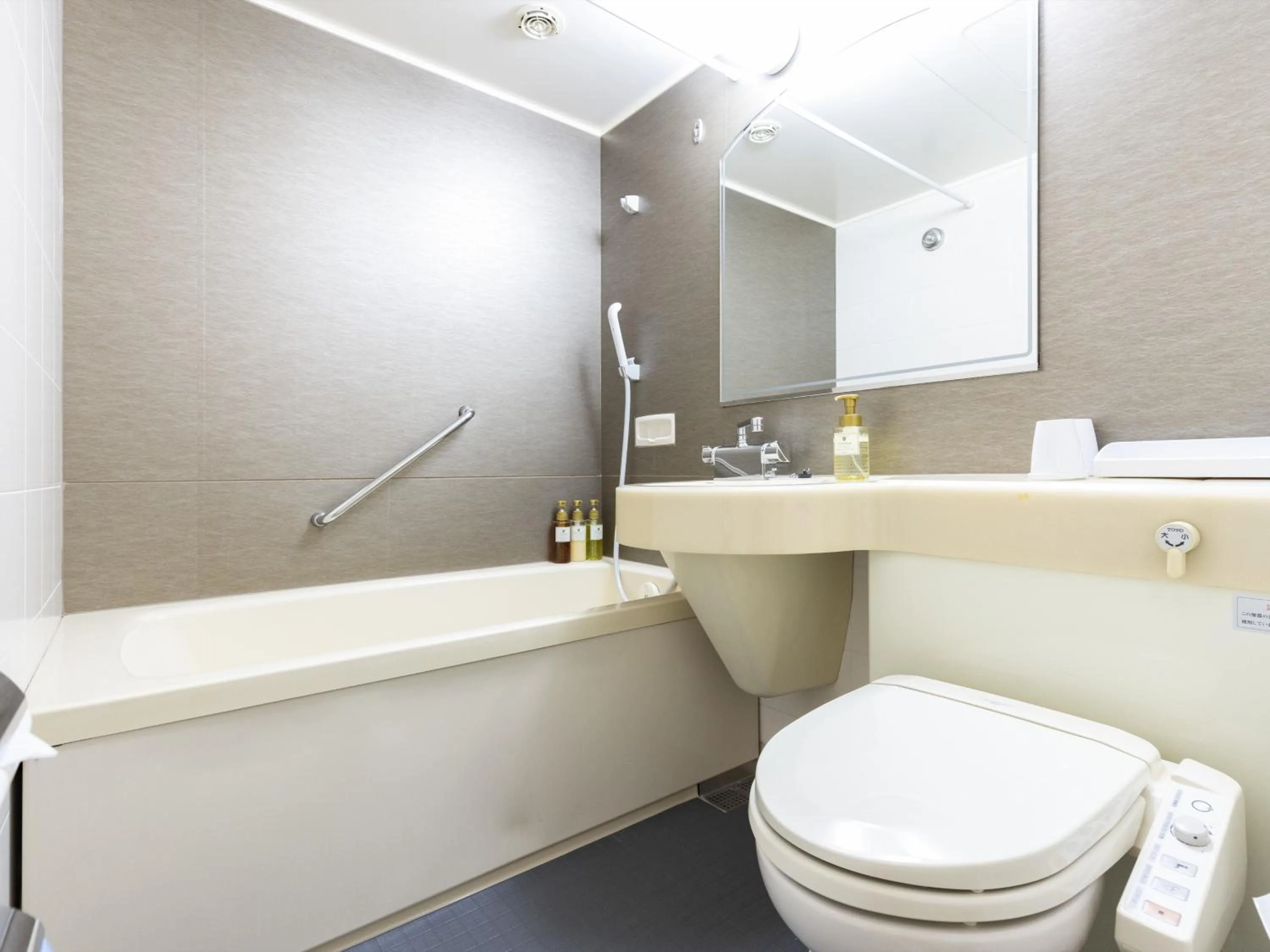 Shower in Ark Hotel Royal Fukuoka Tenjin -ROUTE INN HOTELS-