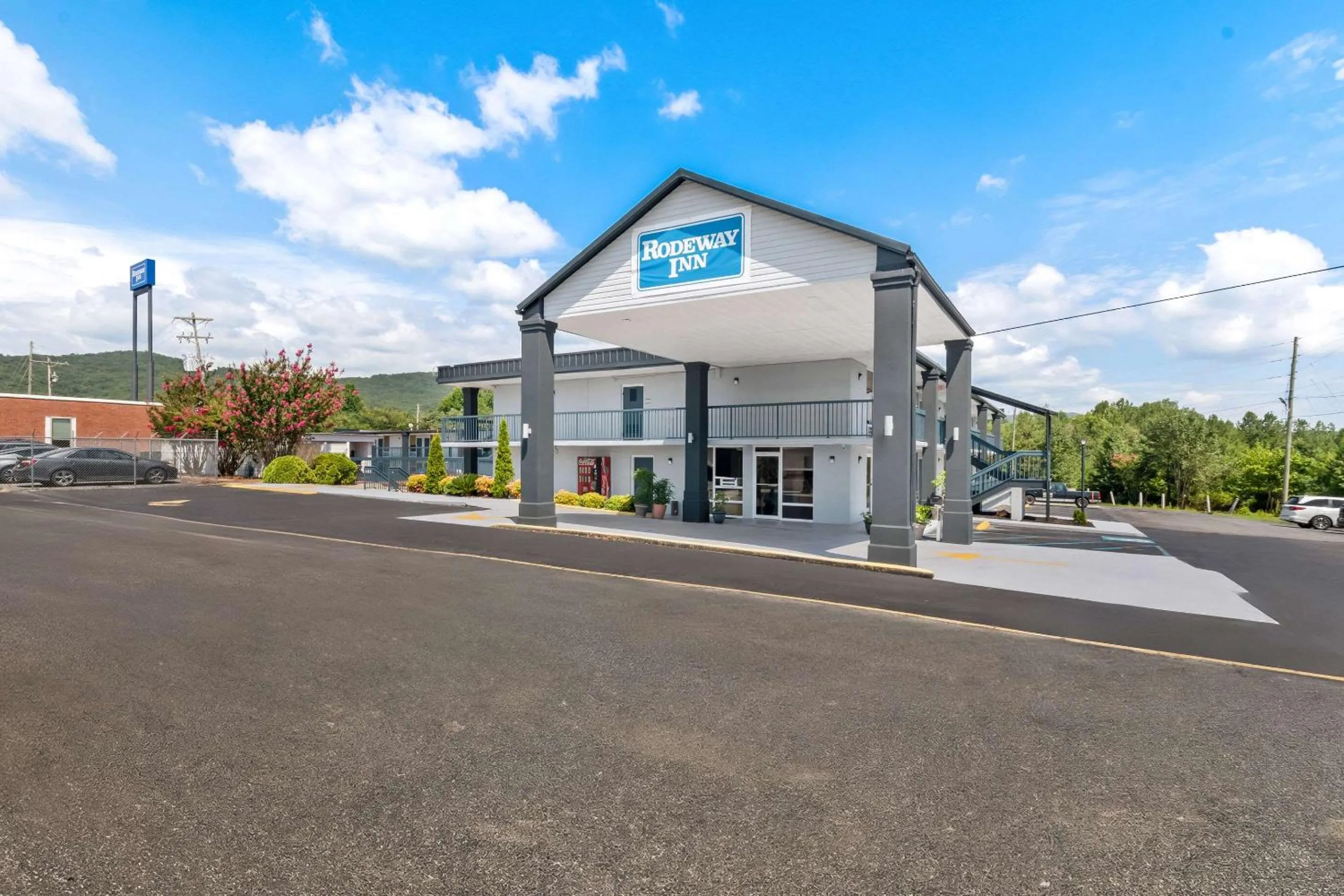 Property building in Rodeway Inn Dalton South