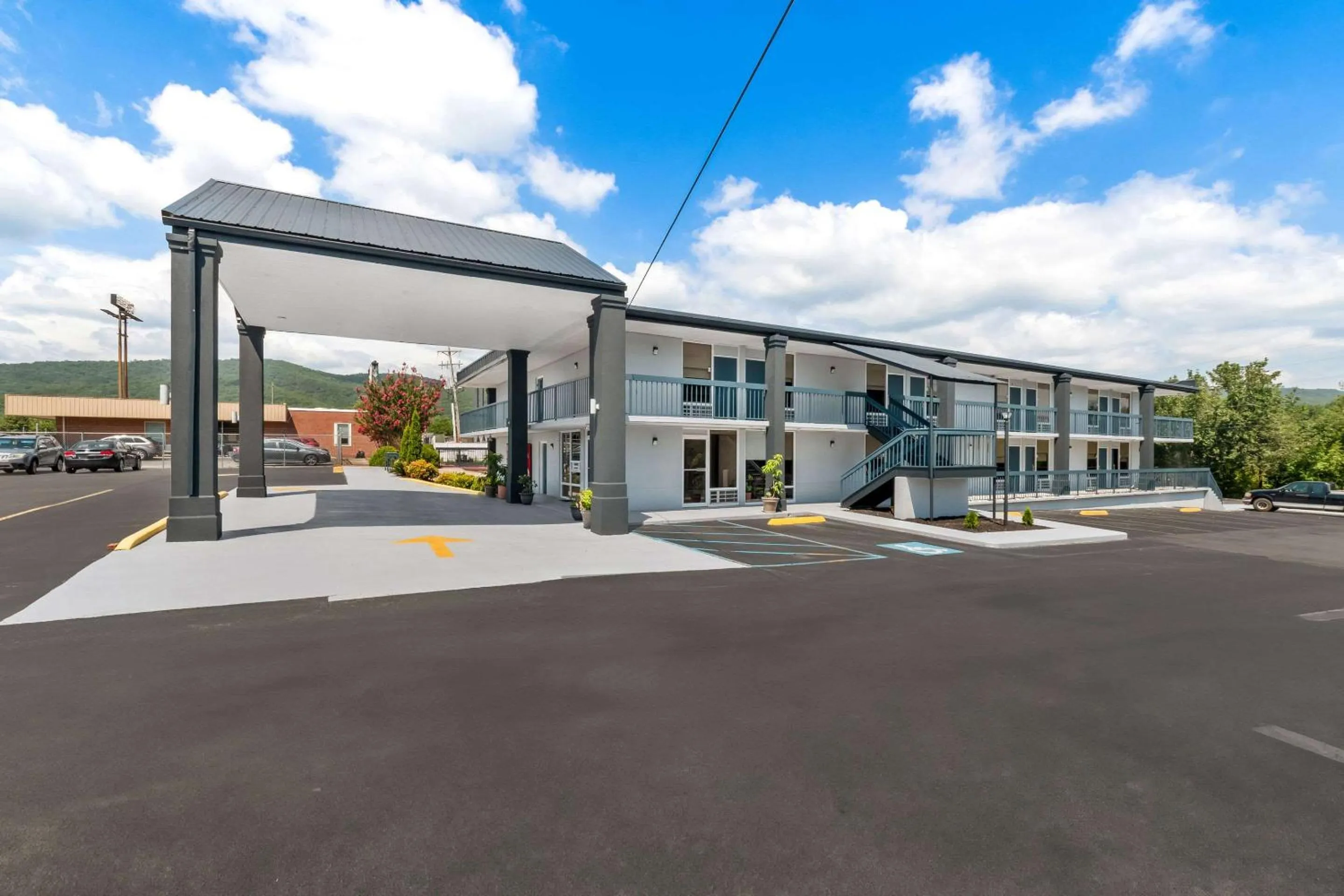 Property building in Rodeway Inn Dalton South