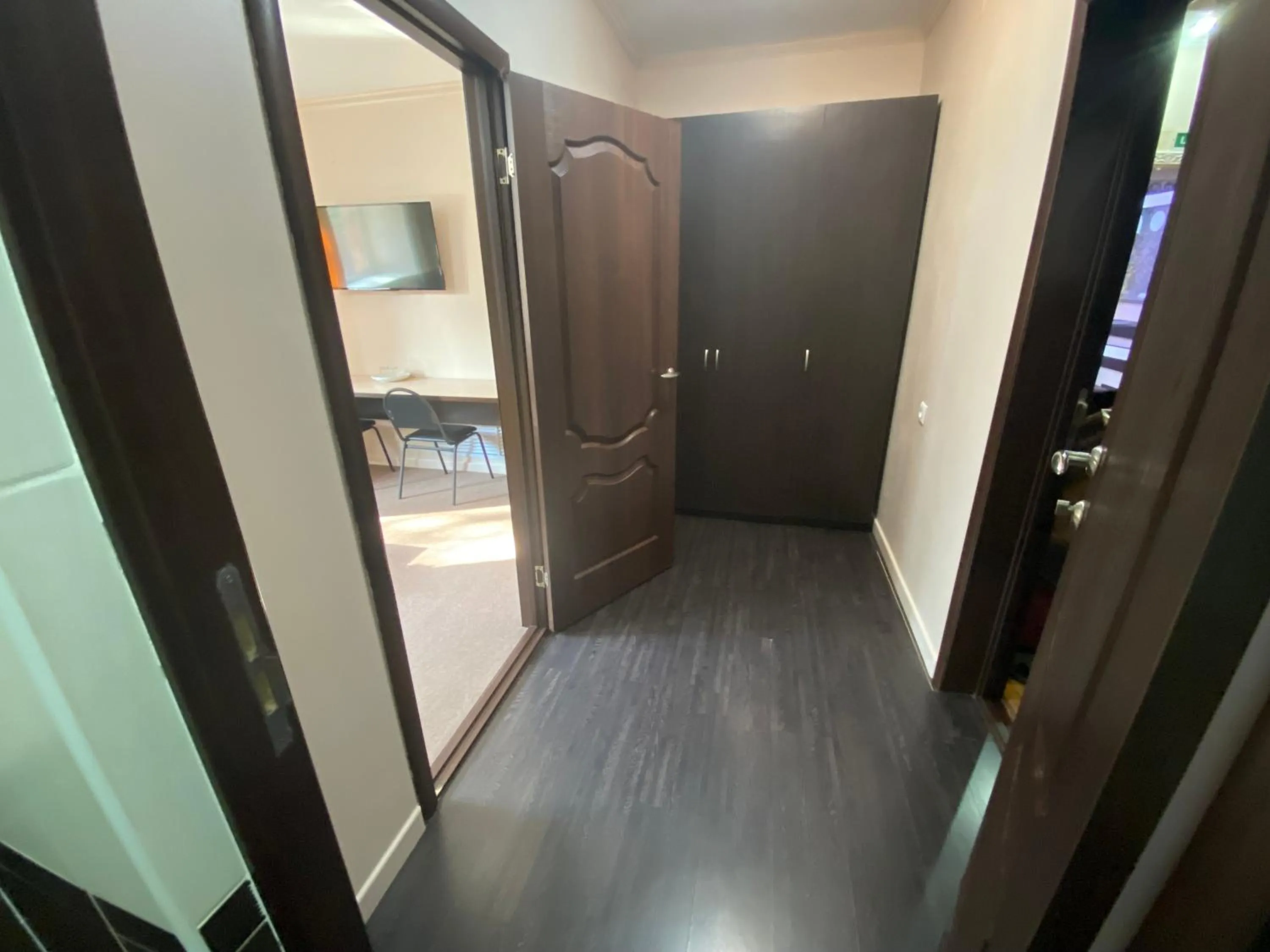 wardrobe in Ulpan Mini Hotel