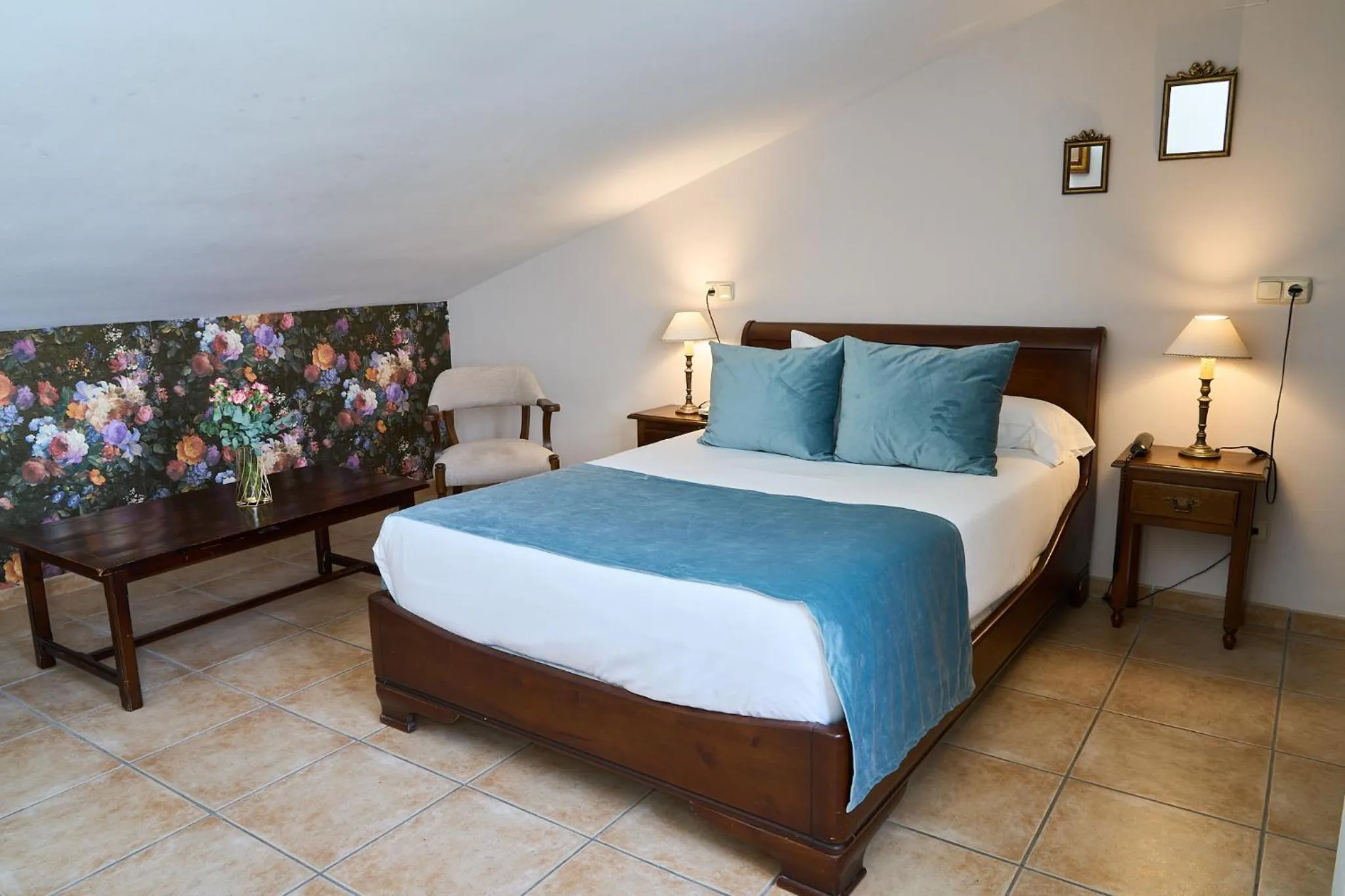 Decorative detail, Bed in Hotel María de Molina