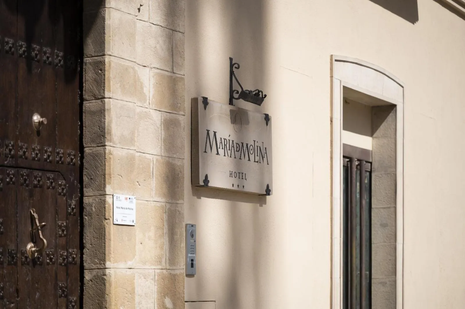 Property logo or sign in Hotel María de Molina