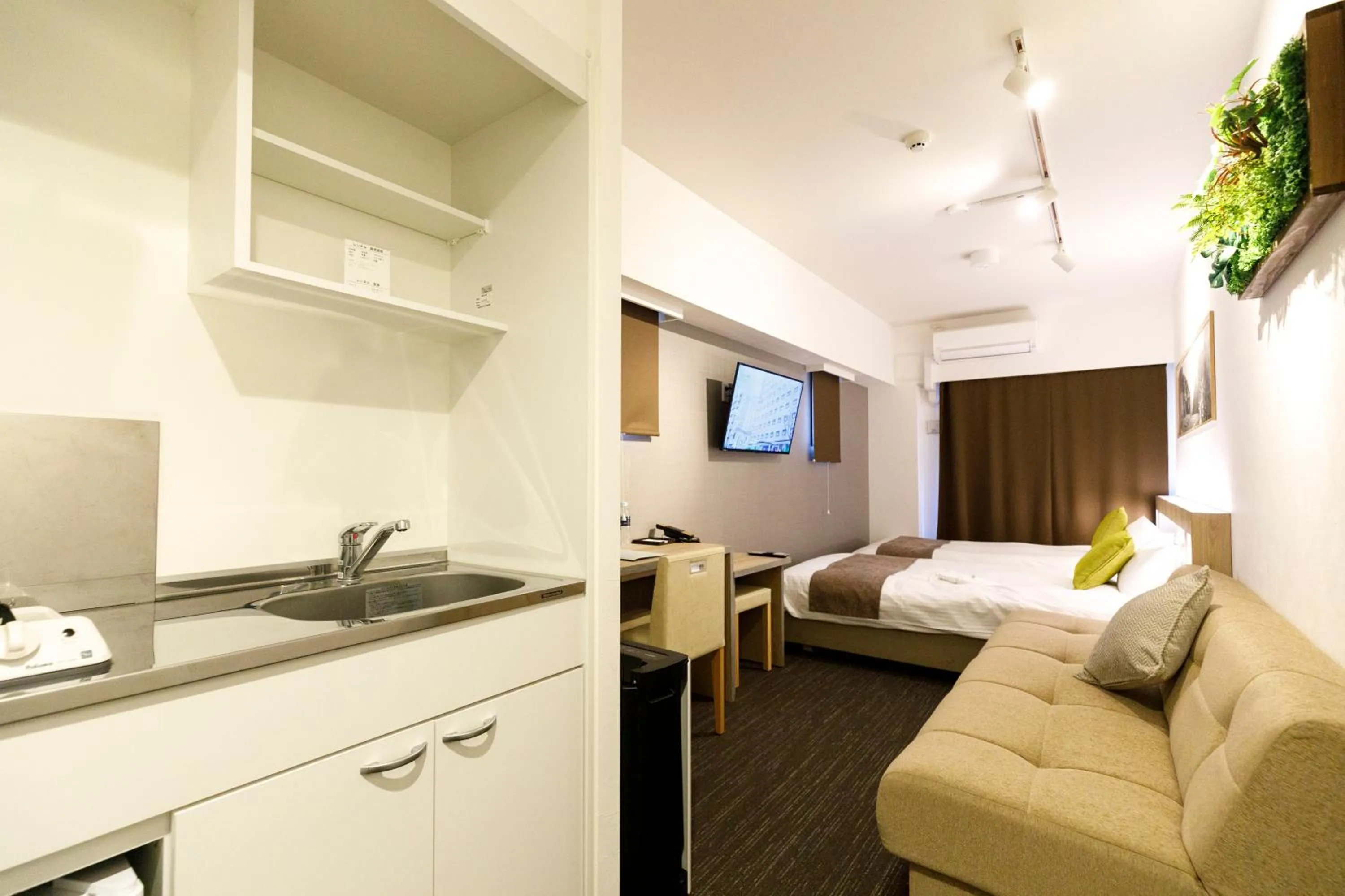 Photo of the whole room, Bed in President Hotel Hakata