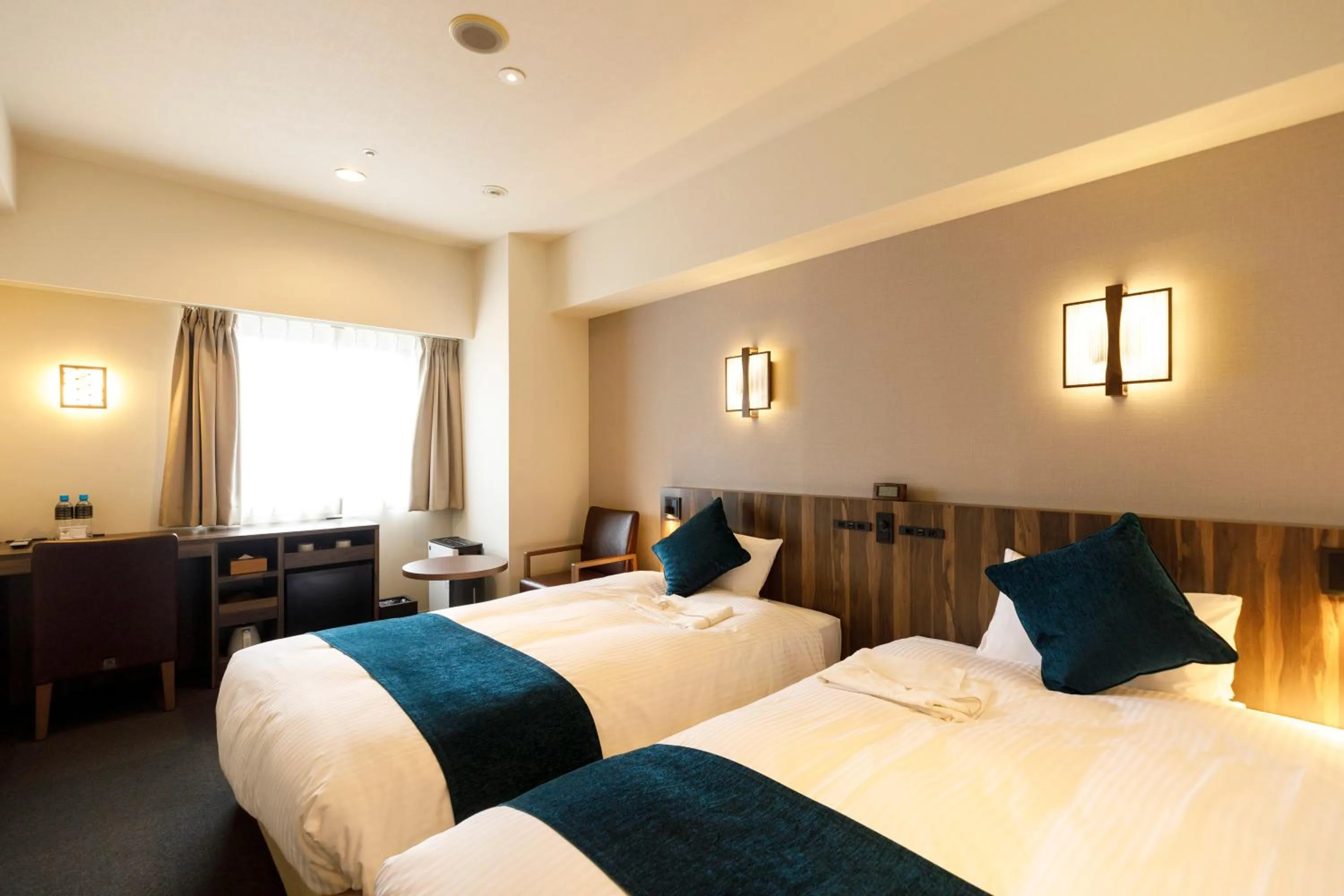 Photo of the whole room, Bed in President Hotel Hakata