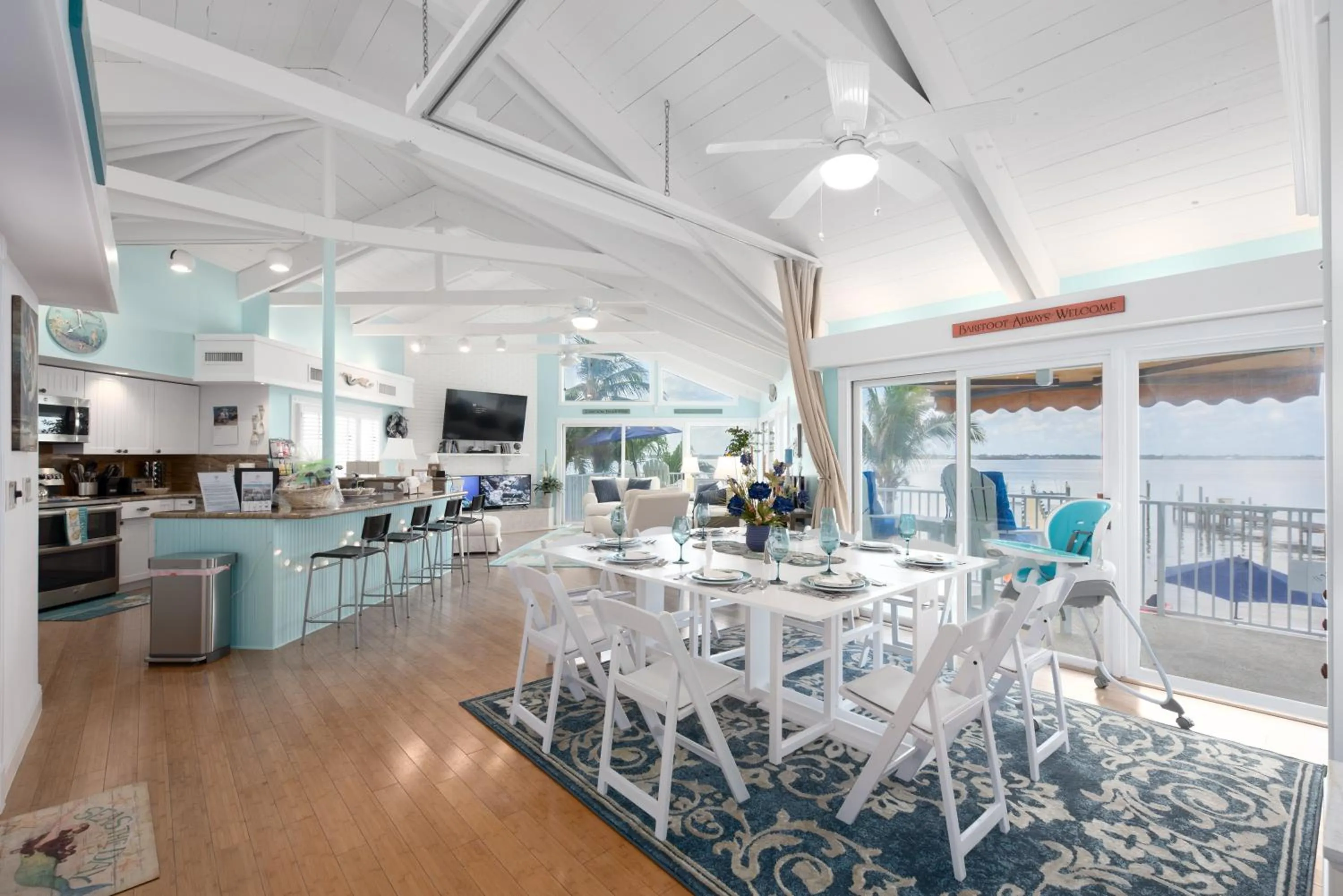 Dining area in Aquarius North