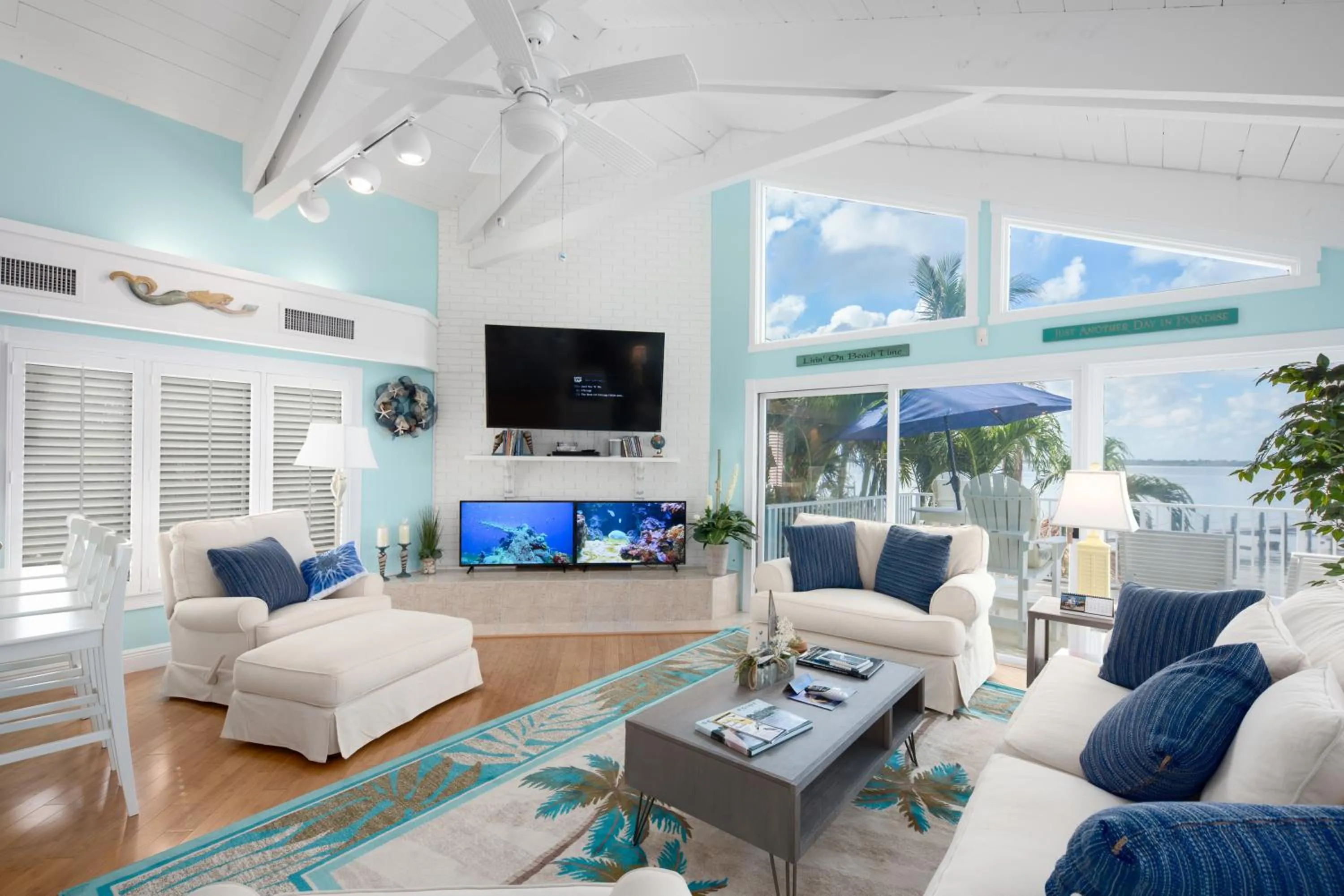 Living room in Aquarius North