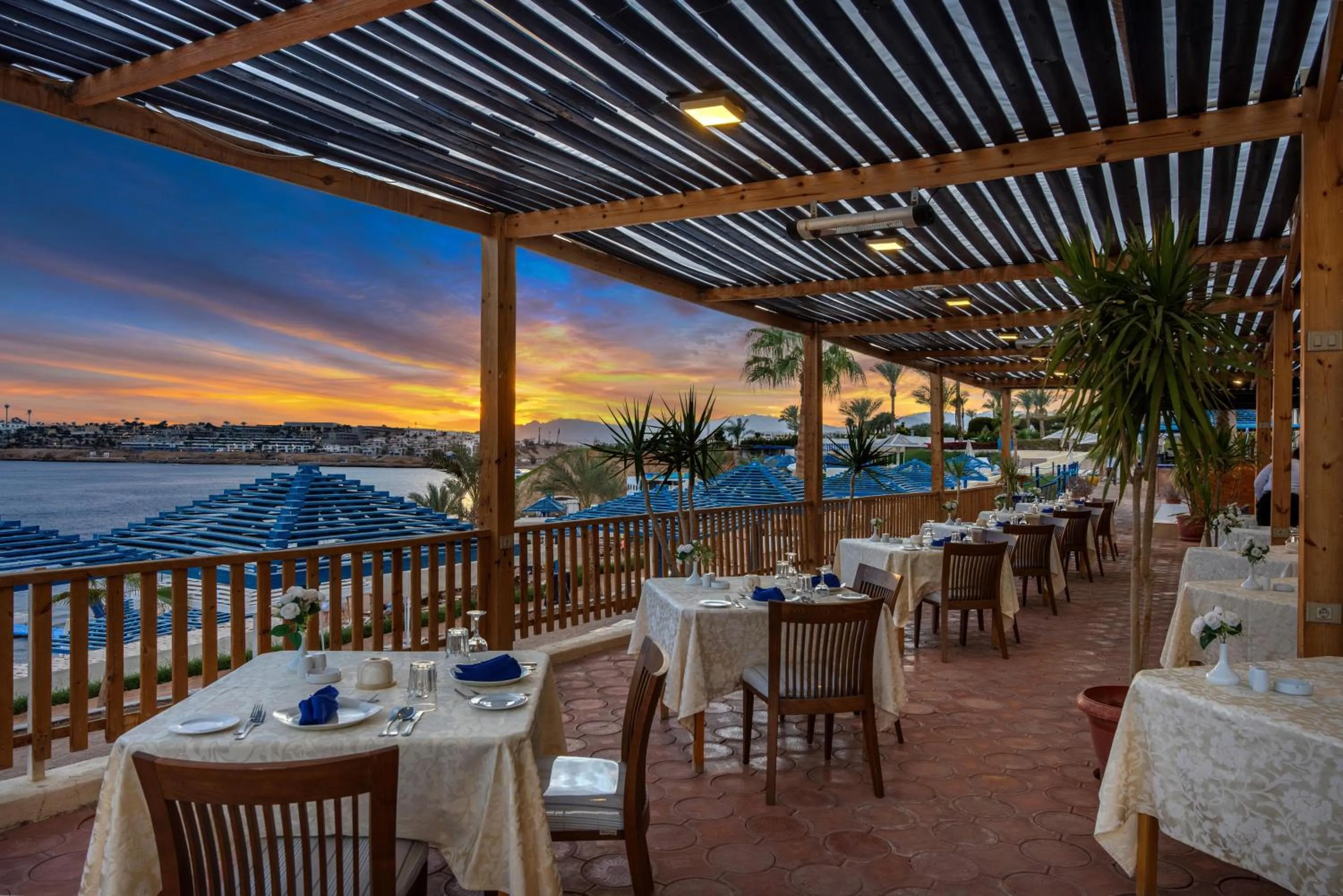 Restaurant/places to eat in Grand Oasis Resort