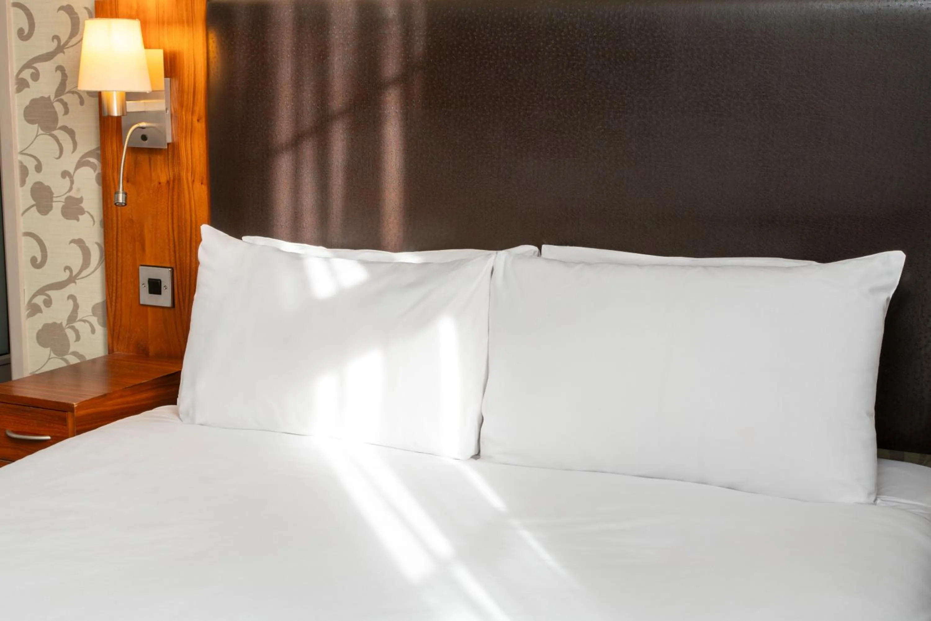 Bed in London Croydon Aerodrome Hotel, BW Signature Collection