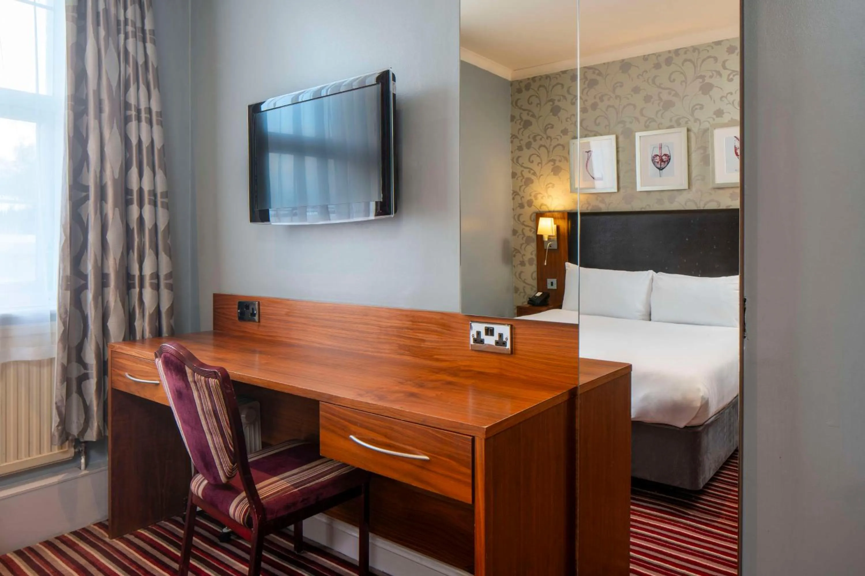 Bedroom, Bed in London Croydon Aerodrome Hotel, BW Signature Collection