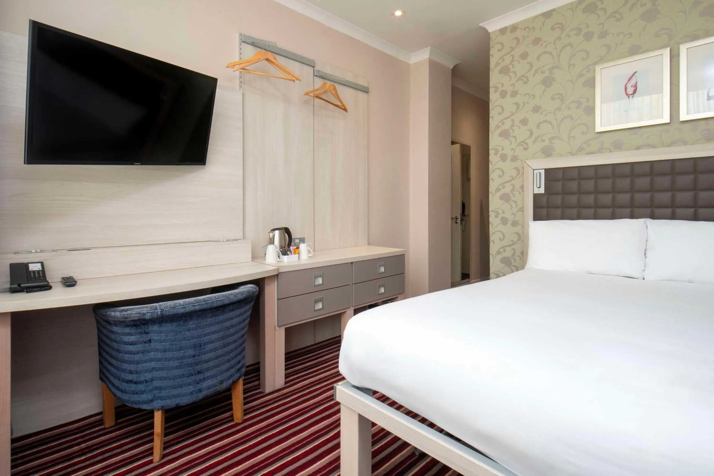 Bedroom, Bed in London Croydon Aerodrome Hotel, BW Signature Collection