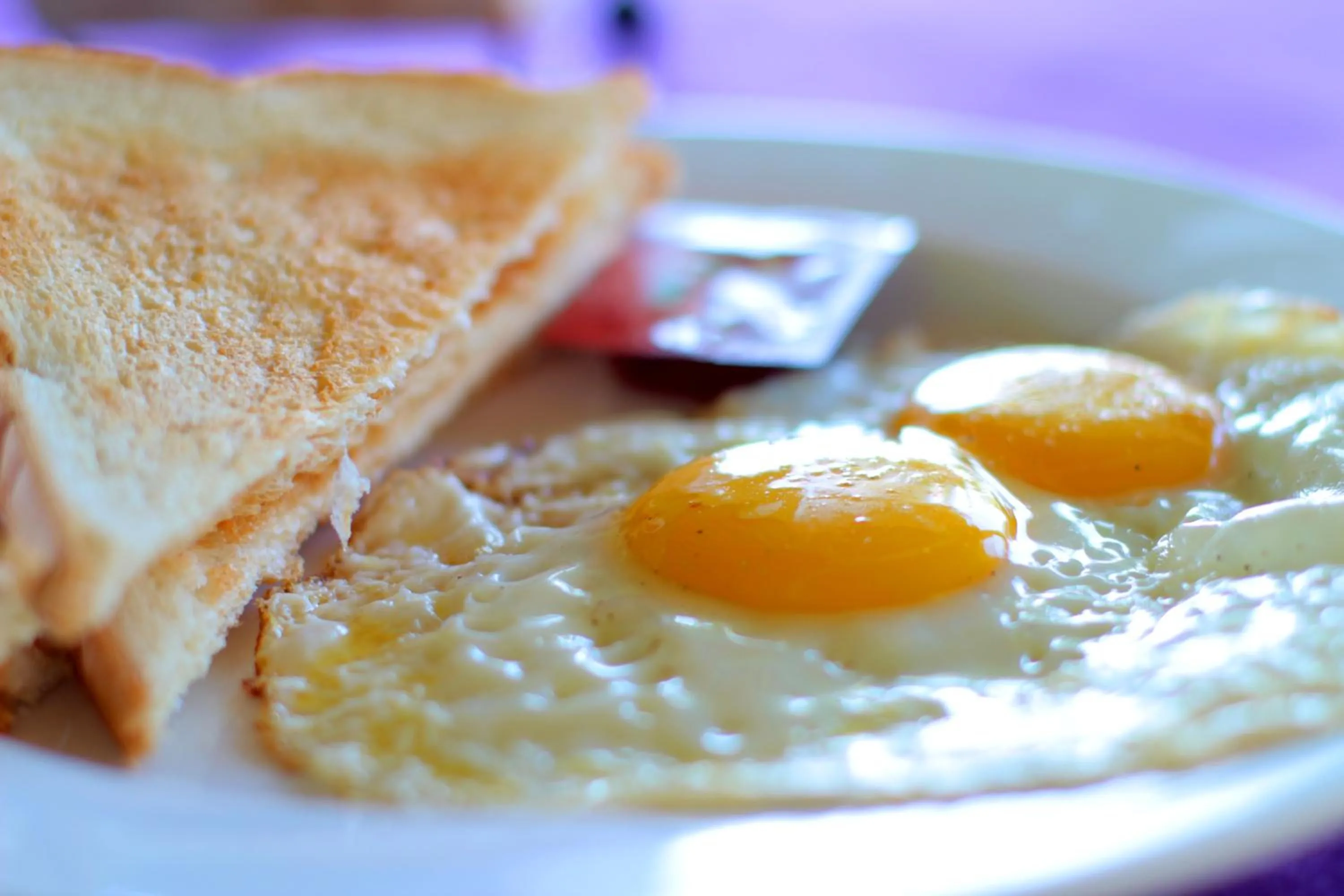 Food and drinks in Crystal Bay Bungalows