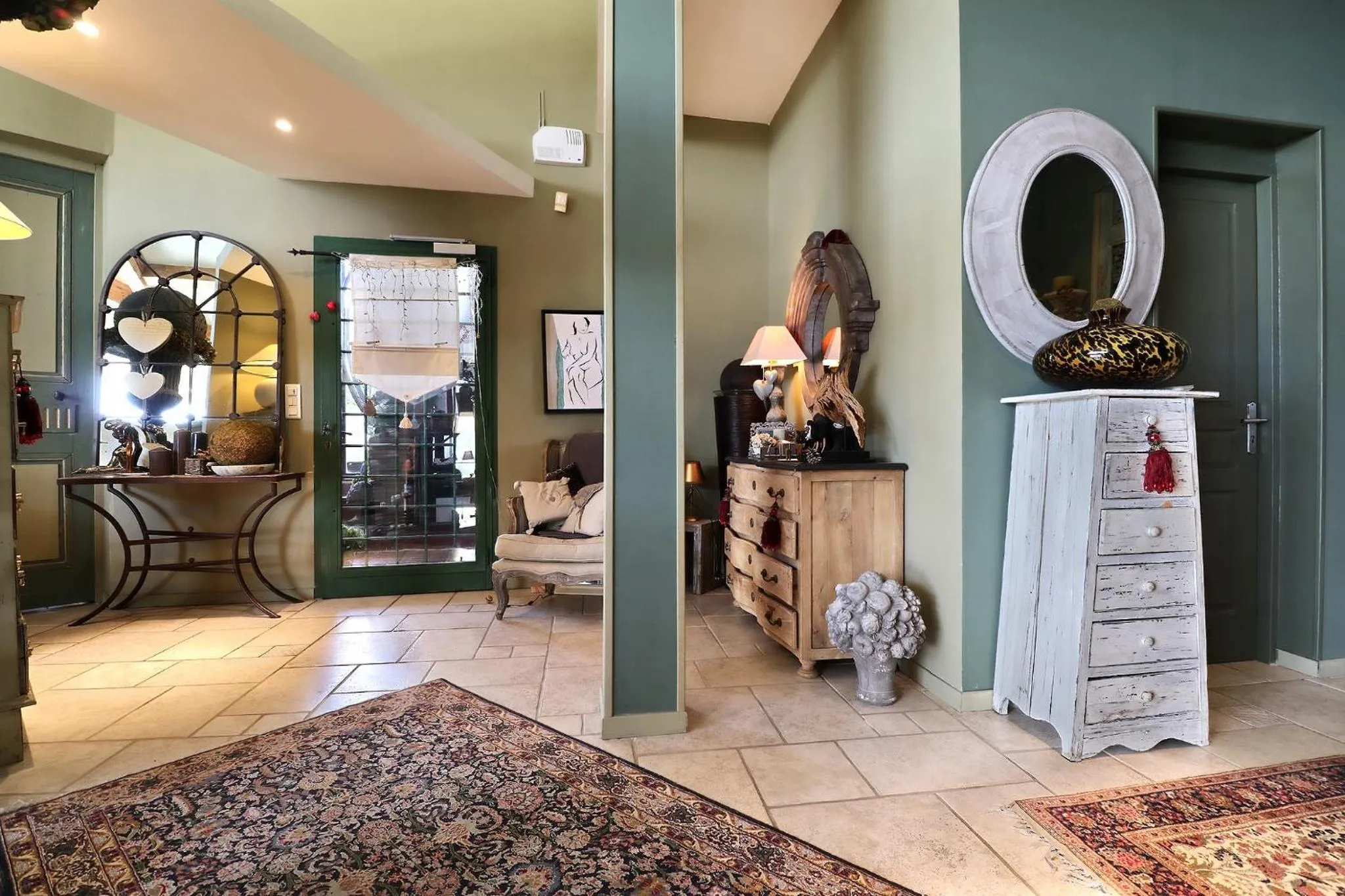 Decorative detail in La Villa Blanche