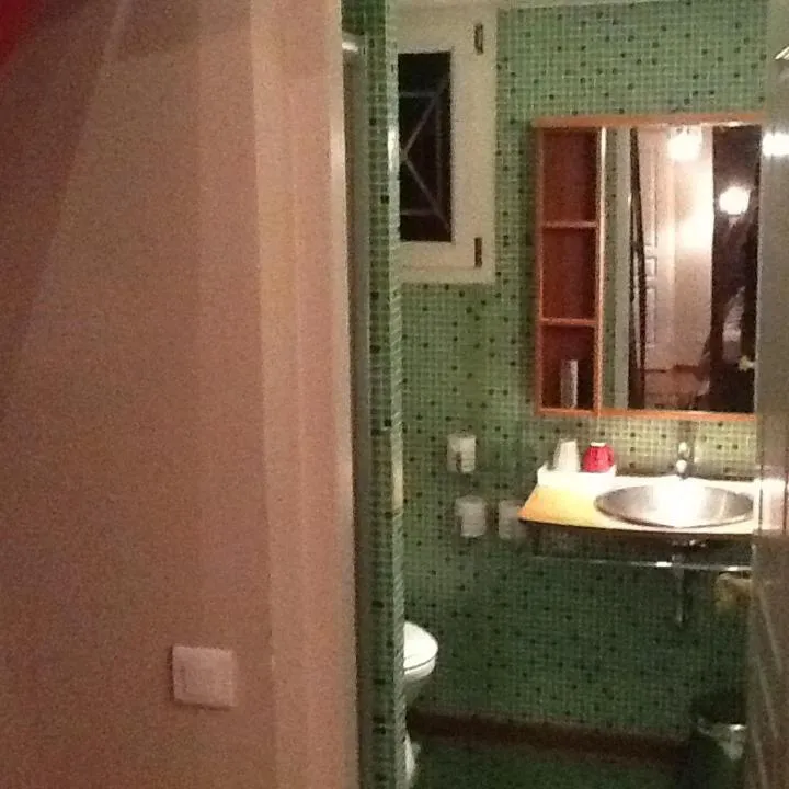 Toilet in La Villa Blanche