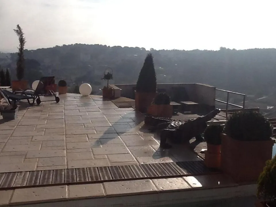 Decorative detail in La Villa Blanche